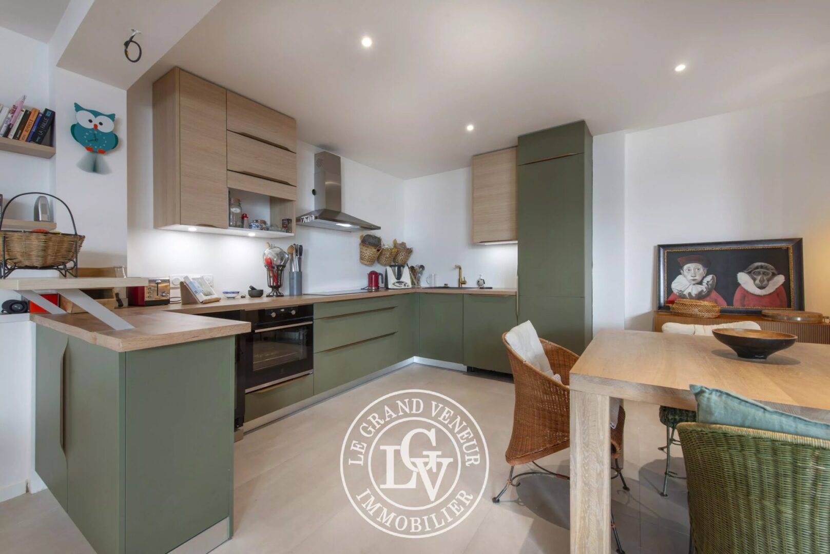 FONTAINEBLEAU CENTRE – ANCIEN CABINET D’ARCHITECTE REPENSÉ EN APPARTEMENT TRIPLEX DE 129 M²