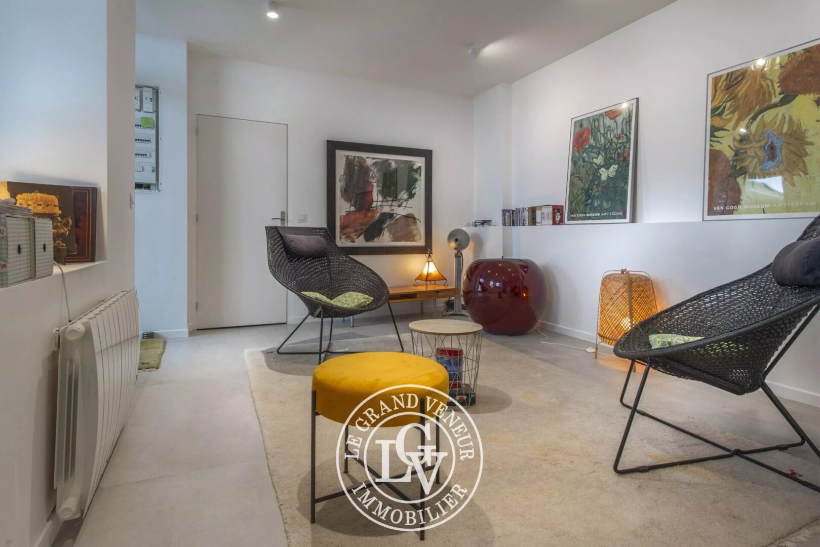 FONTAINEBLEAU CENTRE – ANCIEN CABINET D’ARCHITECTE REPENSÉ EN APPARTEMENT TRIPLEX DE 129 M²