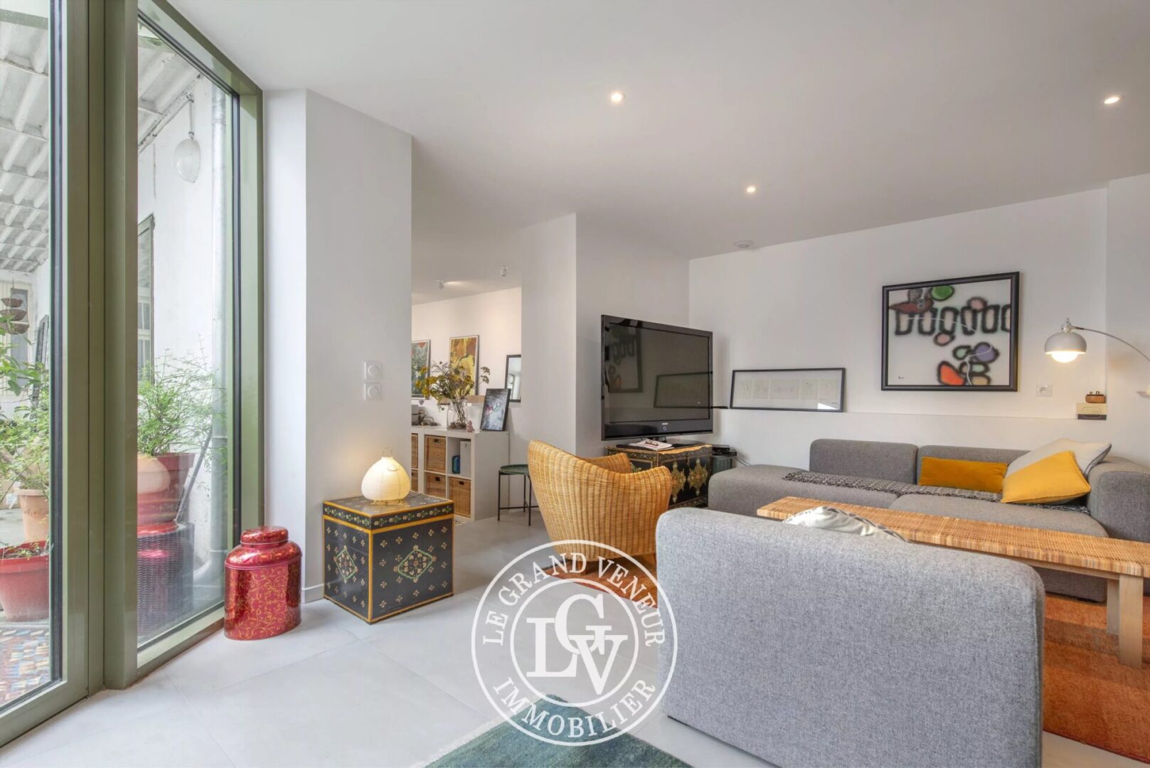 FONTAINEBLEAU CENTRE – ANCIEN CABINET D’ARCHITECTE REPENSÉ EN APPARTEMENT TRIPLEX DE 129 M²