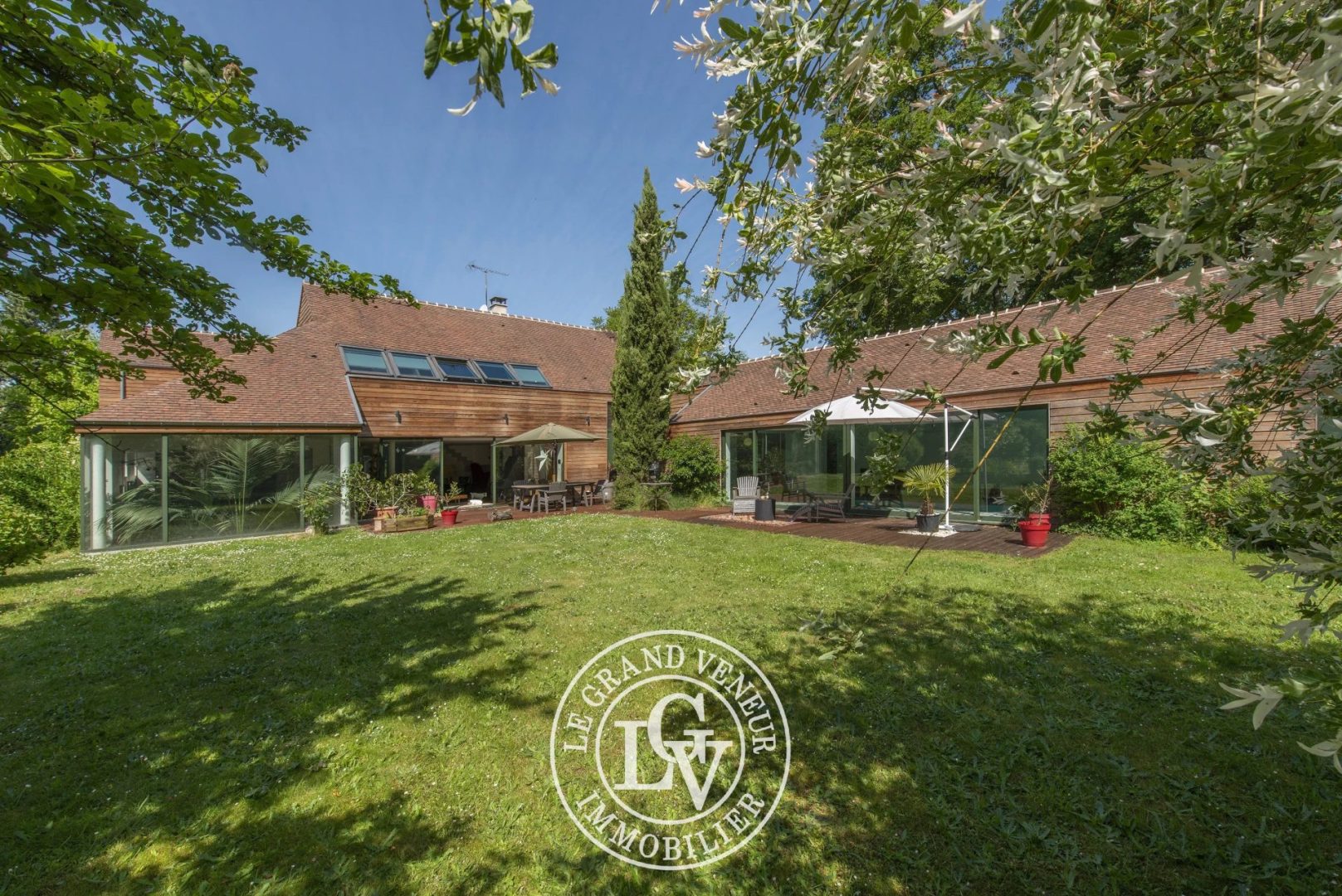 Spacieuse maison d’architecte et sa piscine intérieure