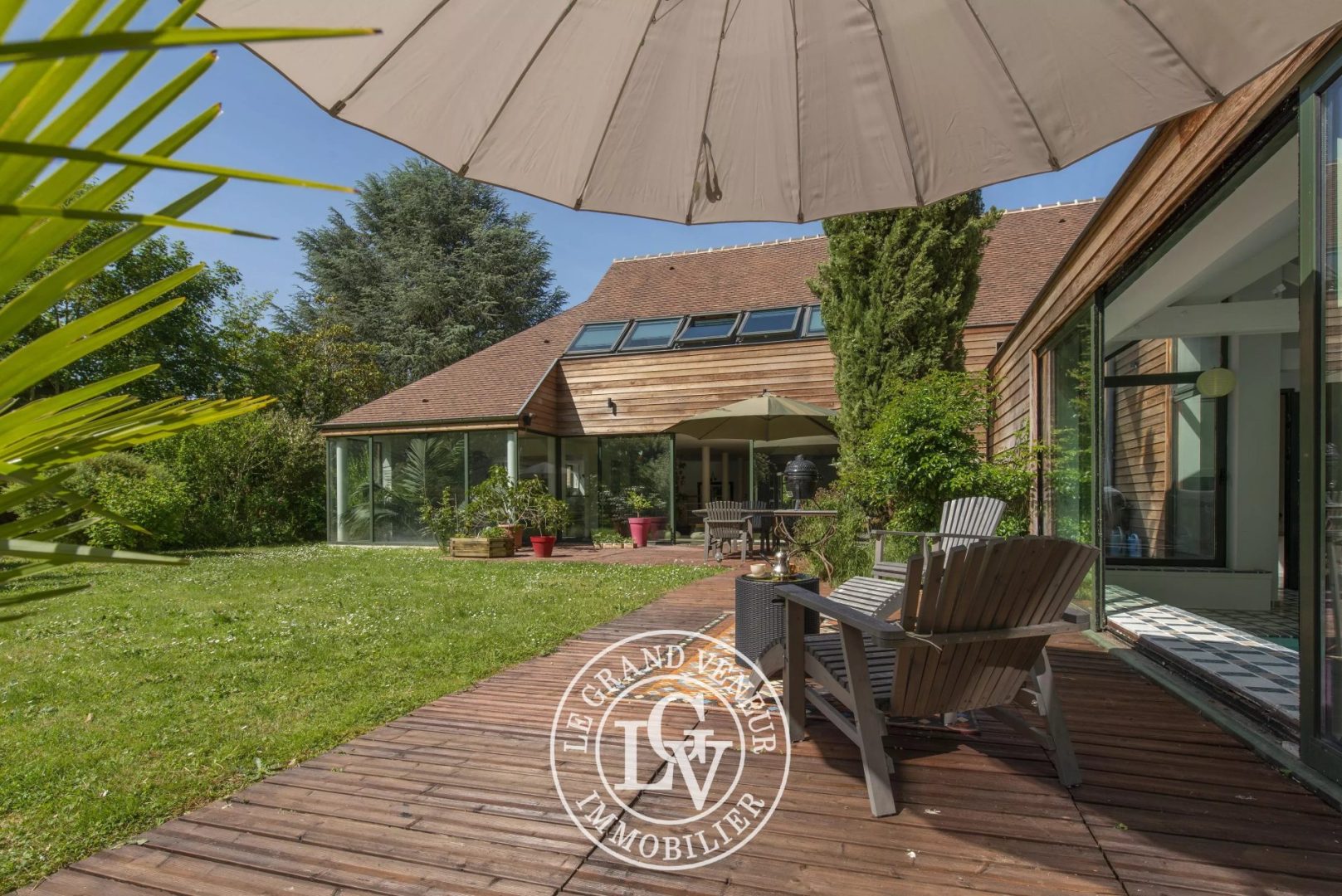 Spacieuse maison d’architecte et sa piscine intérieure