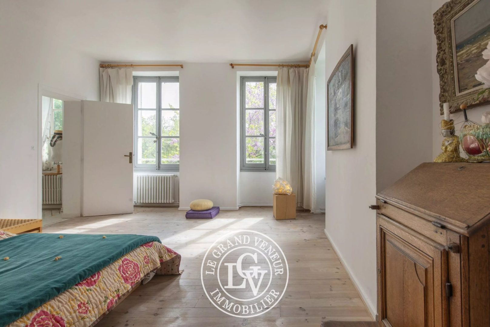 PROPRIÉTÉ BOURGEOISE XVIII EME DANS SON ÉCRIN DE VERDURE