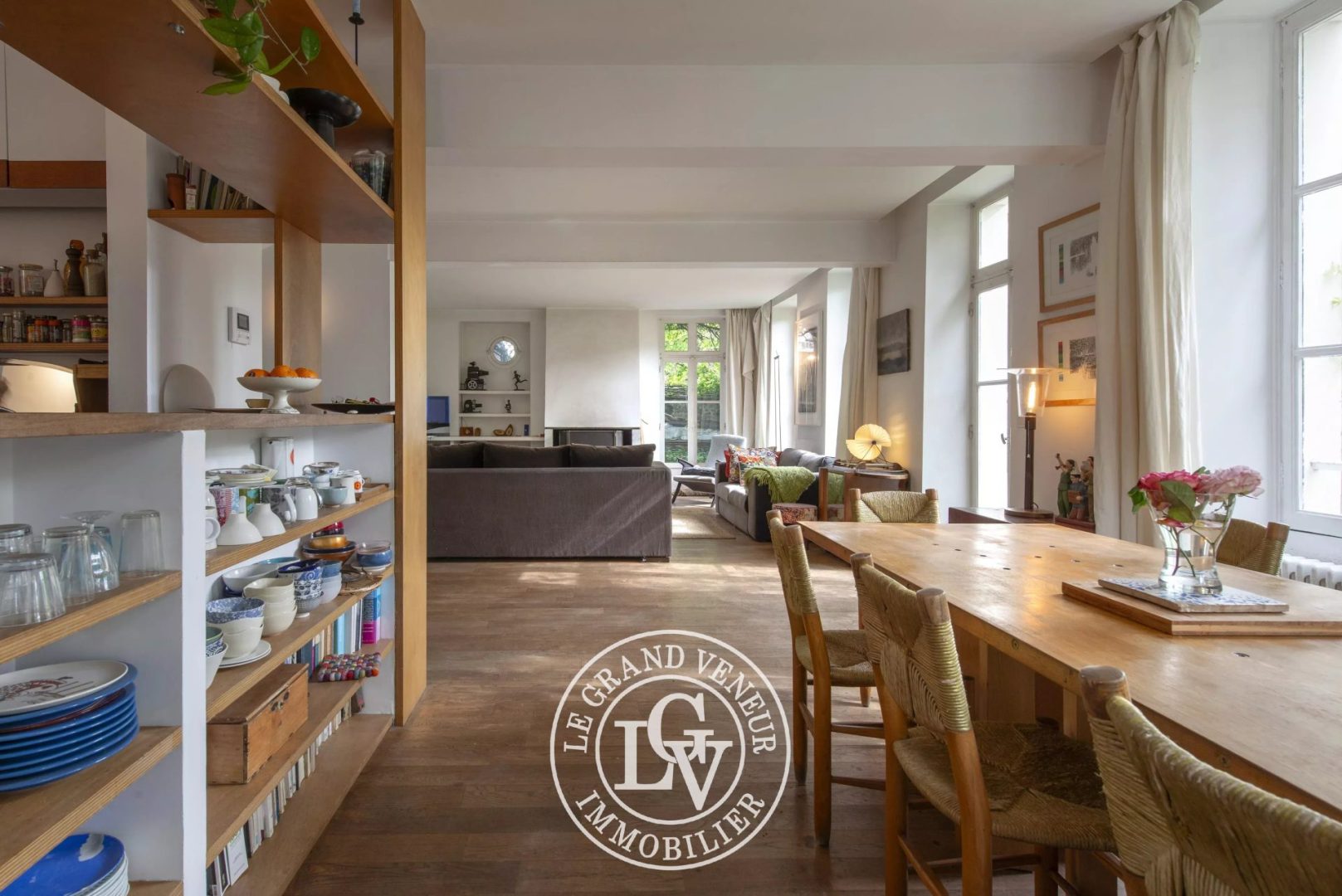 PROPRIÉTÉ BOURGEOISE XVIII EME DANS SON ÉCRIN DE VERDURE