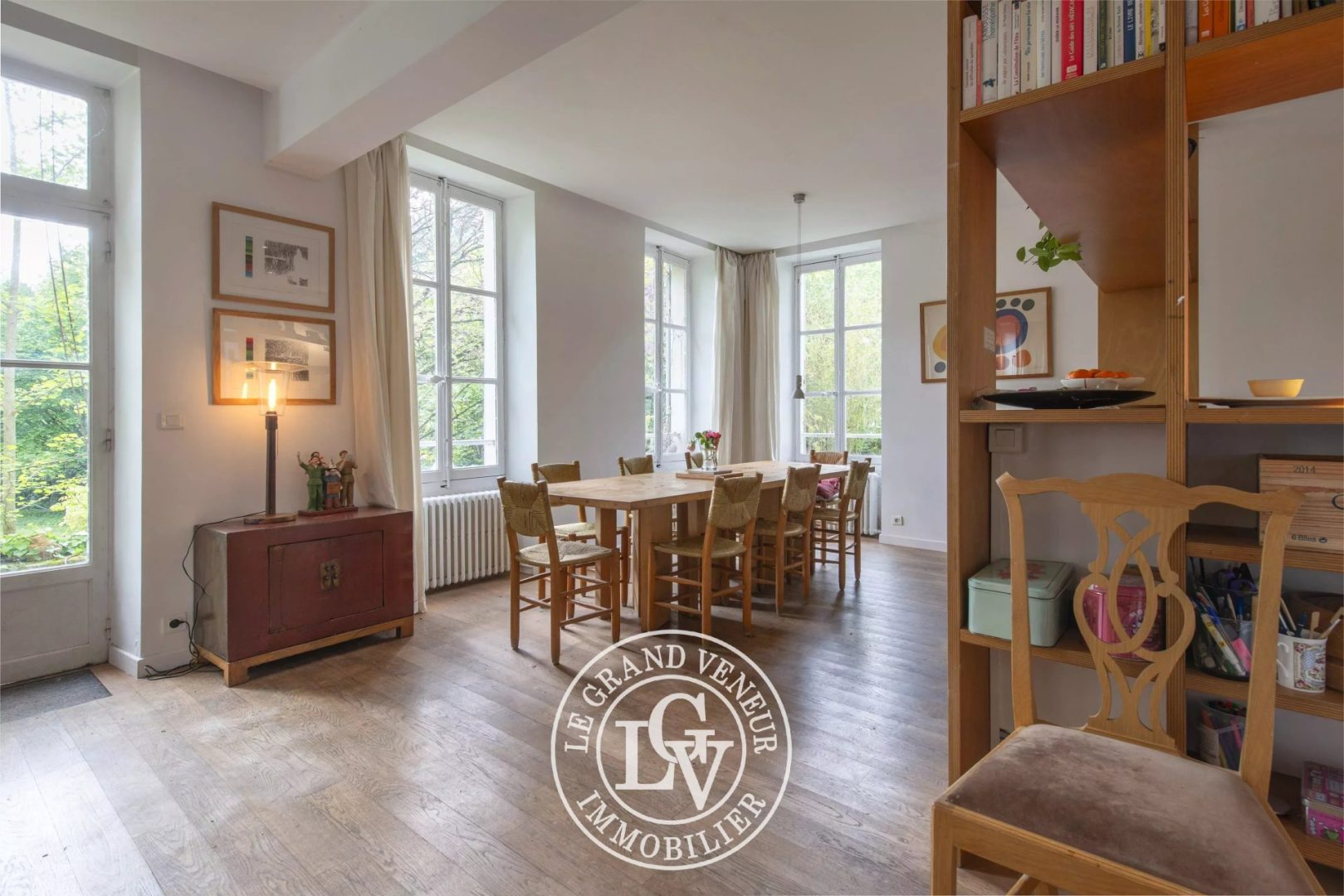 PROPRIÉTÉ BOURGEOISE XVIII EME DANS SON ÉCRIN DE VERDURE