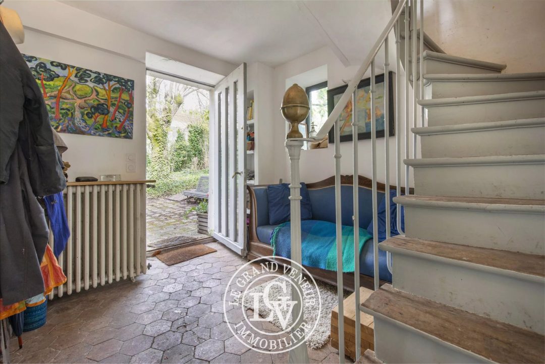 PROPRIÉTÉ BOURGEOISE XVIII EME DANS SON ÉCRIN DE VERDURE