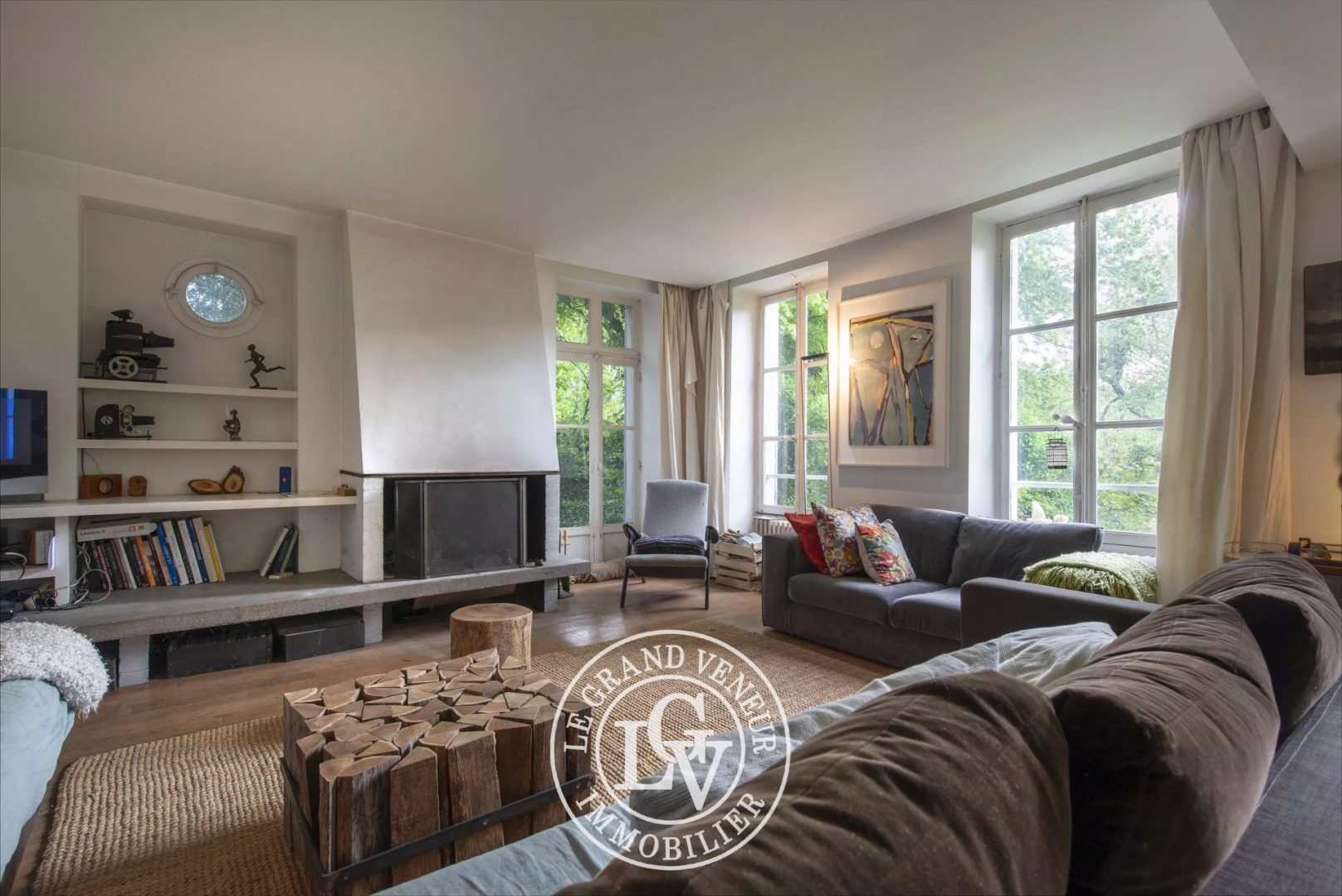 PROPRIÉTÉ BOURGEOISE XVIII EME DANS SON ÉCRIN DE VERDURE