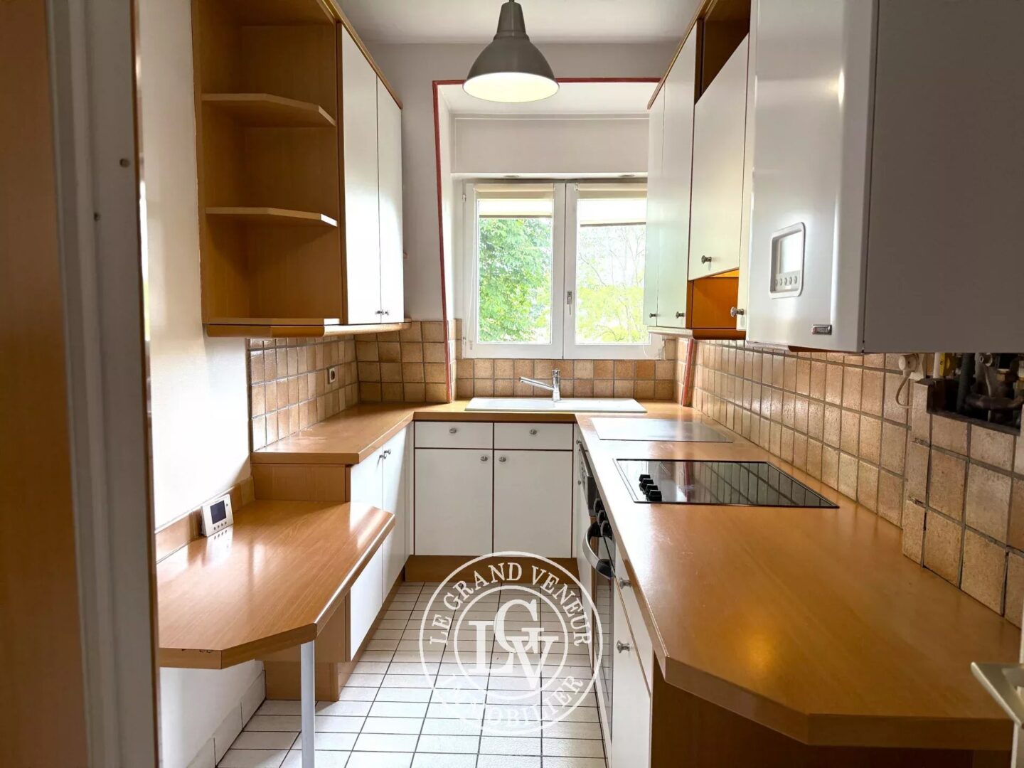 FONTAINEBLEAU – APPARTEMENT FAMILIAL AU DERNIER ÉTAGE