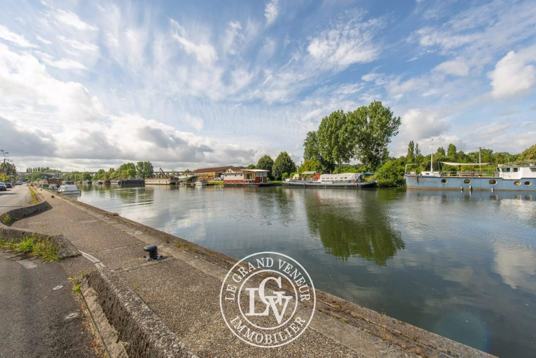 PROPRIÉTÉ FAMILIALE EN BORD DE LOING