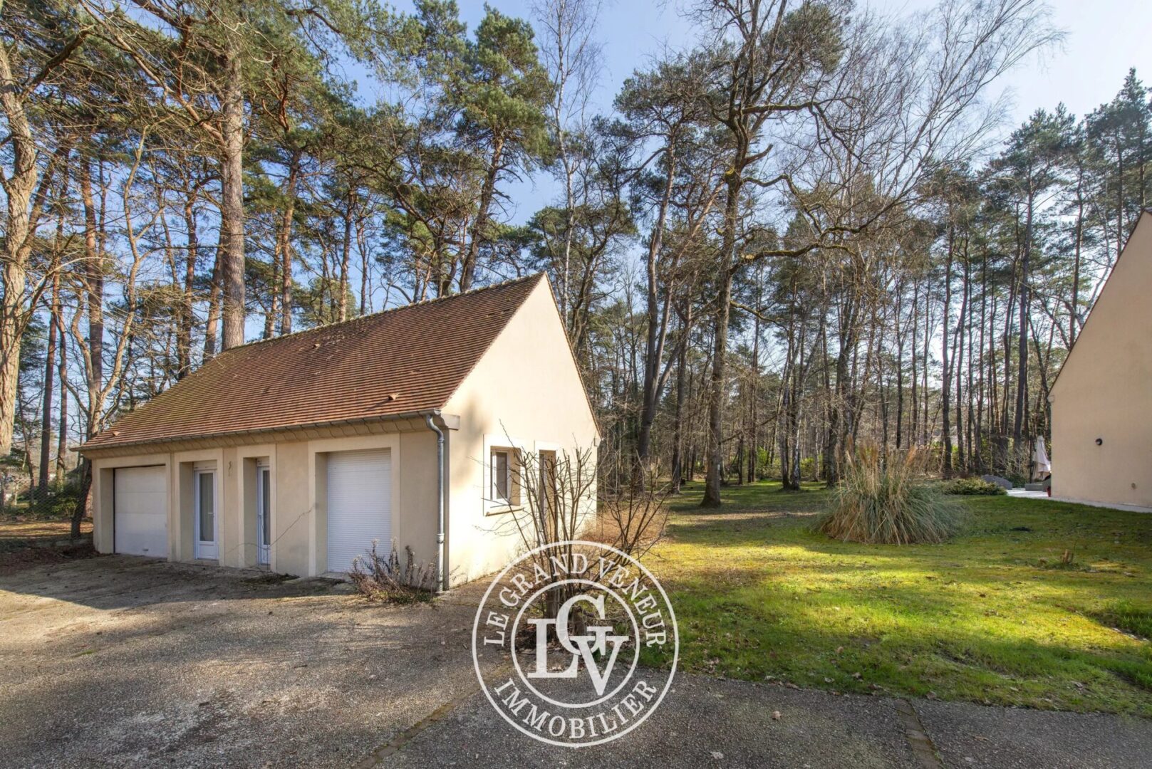 PROCHE BARBIZON – À ARBONNE LA FORÊT – MAISON FAMILIALE DE 5 CHAMBRES + DÉPENDANCE 3 PIÈCES SUR TERRAIN DE CARACTÈRE DE 3455M²
