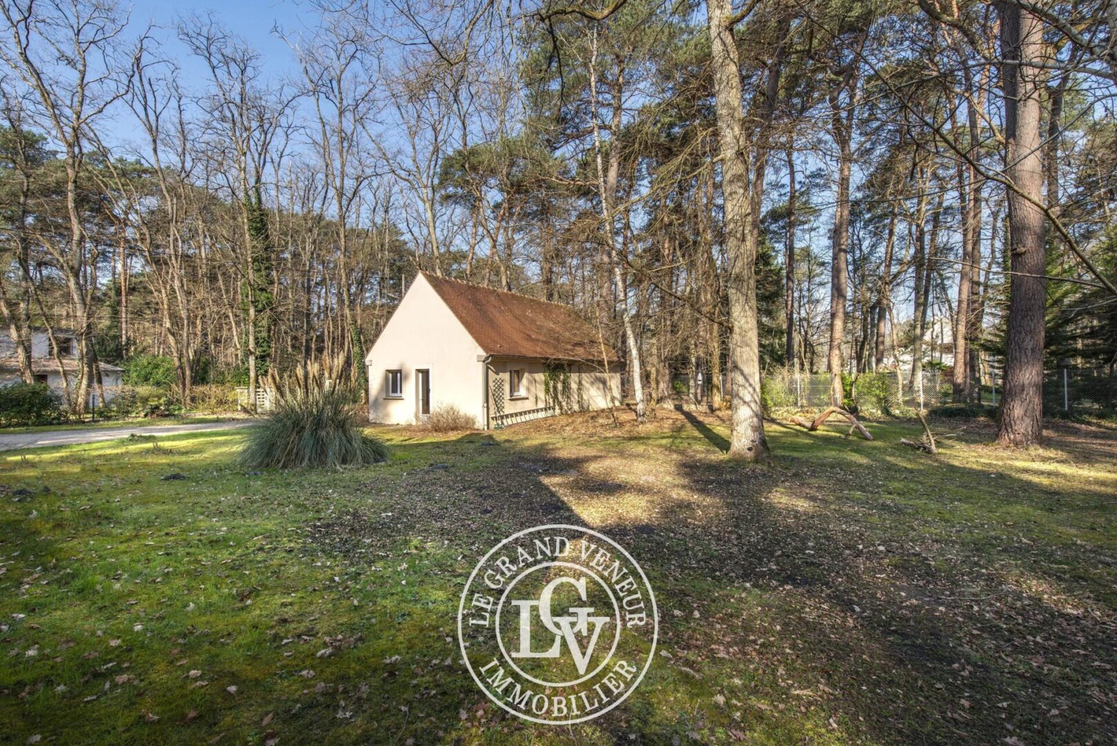 PROCHE BARBIZON – À ARBONNE LA FORÊT – MAISON FAMILIALE DE 5 CHAMBRES + DÉPENDANCE 3 PIÈCES SUR TERRAIN DE CARACTÈRE DE 3455M²