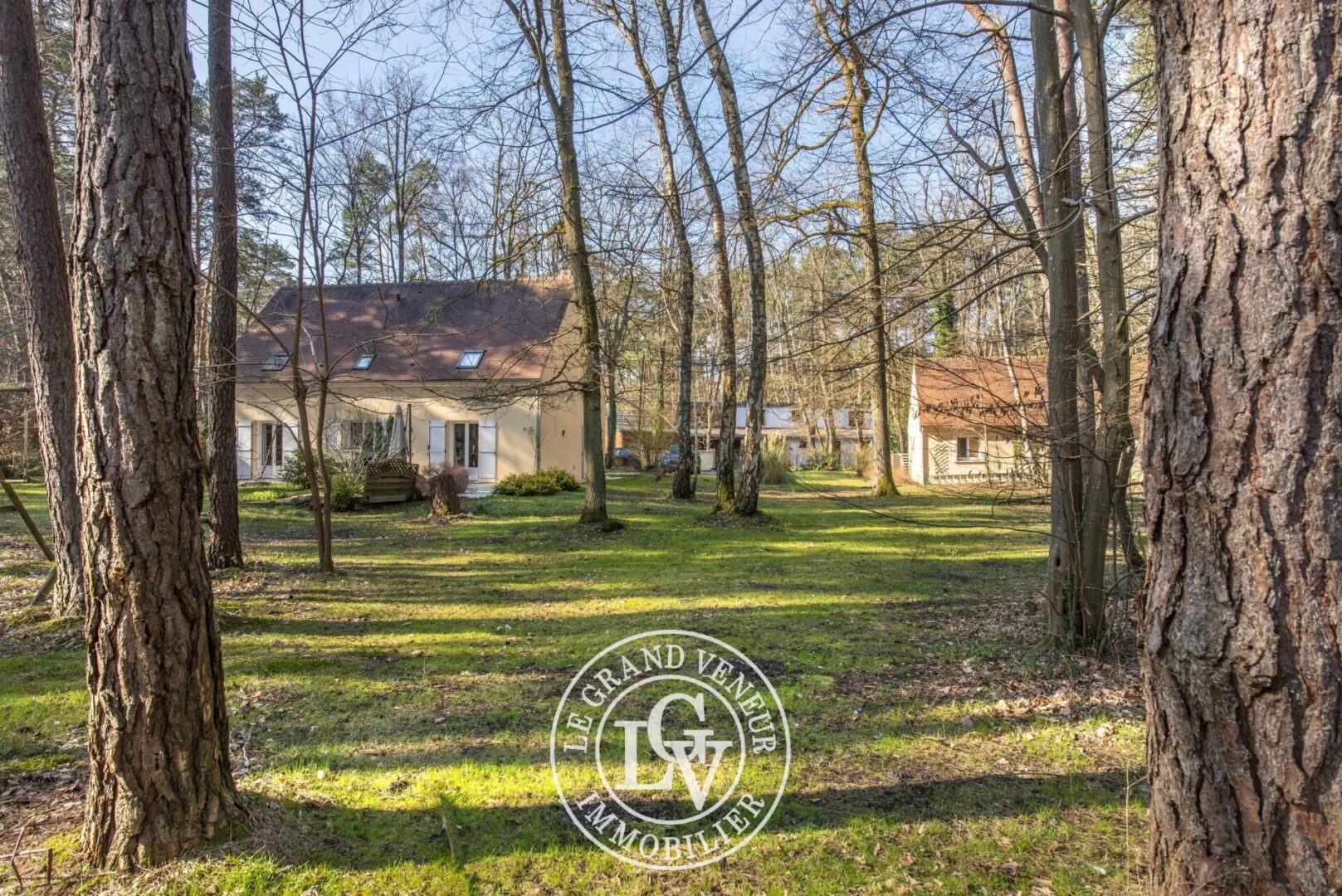 PROCHE BARBIZON – À ARBONNE LA FORÊT – MAISON FAMILIALE DE 5 CHAMBRES + DÉPENDANCE 3 PIÈCES SUR TERRAIN DE CARACTÈRE DE 3455M²