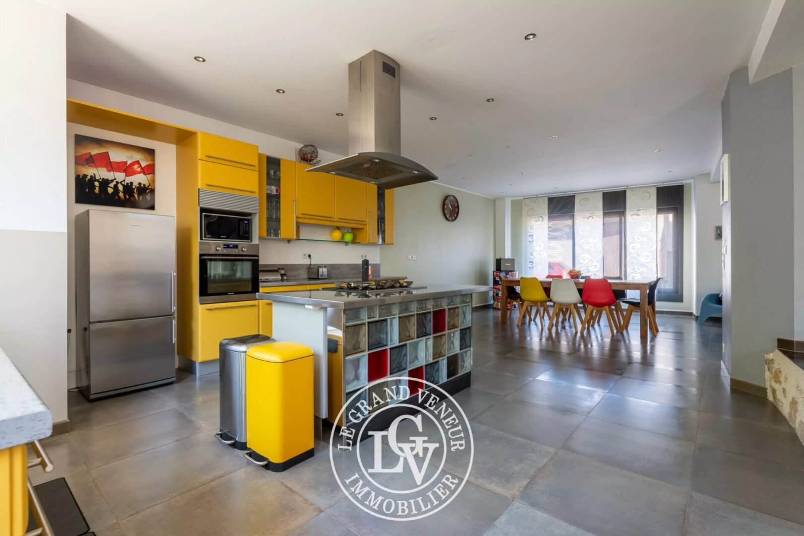 SAMOIS SUR SEINE – MAISON DE VILLAGE REPENSÉE EN STYLE « LOFT » DE 250 M²