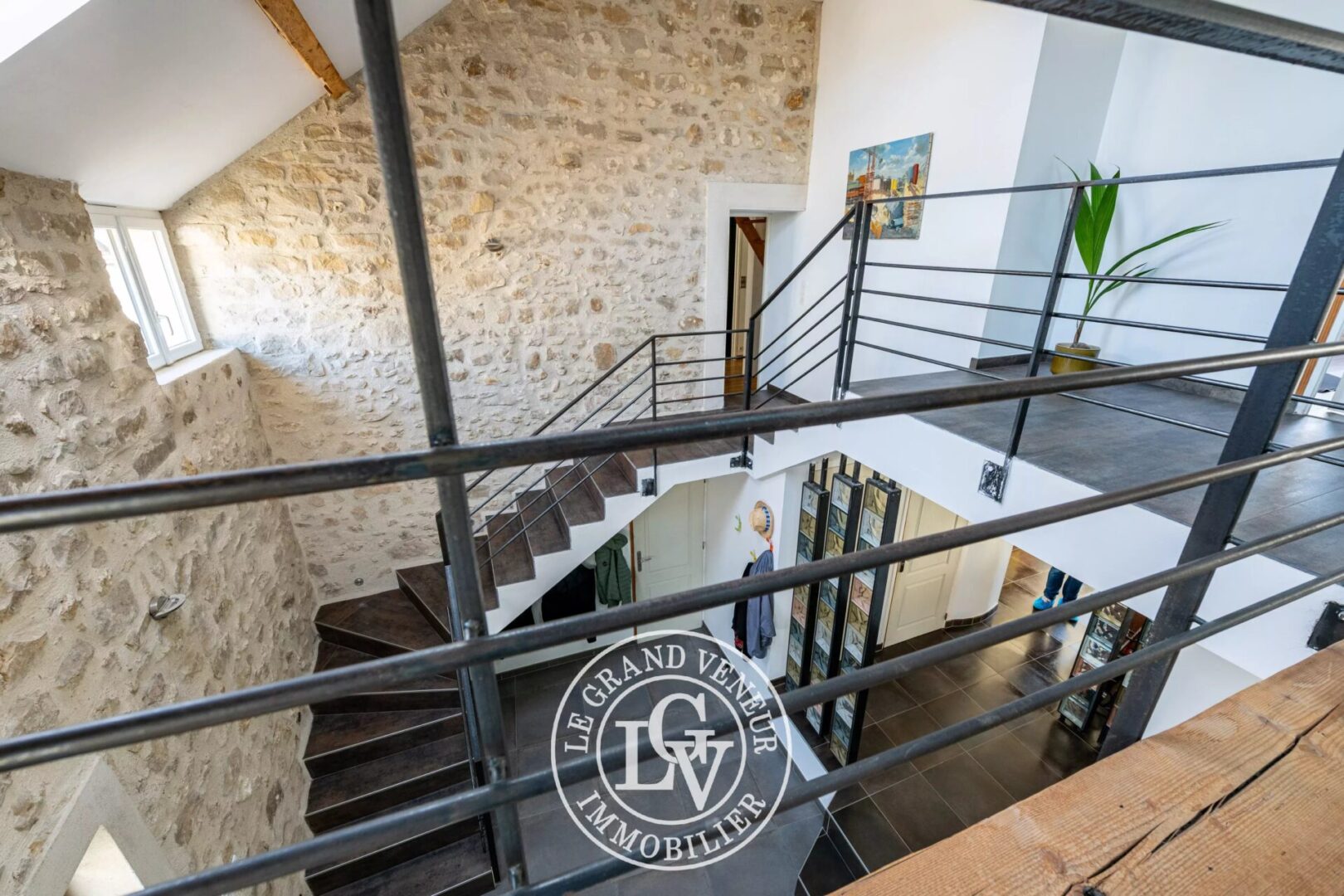 SAMOIS SUR SEINE – MAISON DE VILLAGE REPENSÉE EN STYLE « LOFT » DE 250 M²