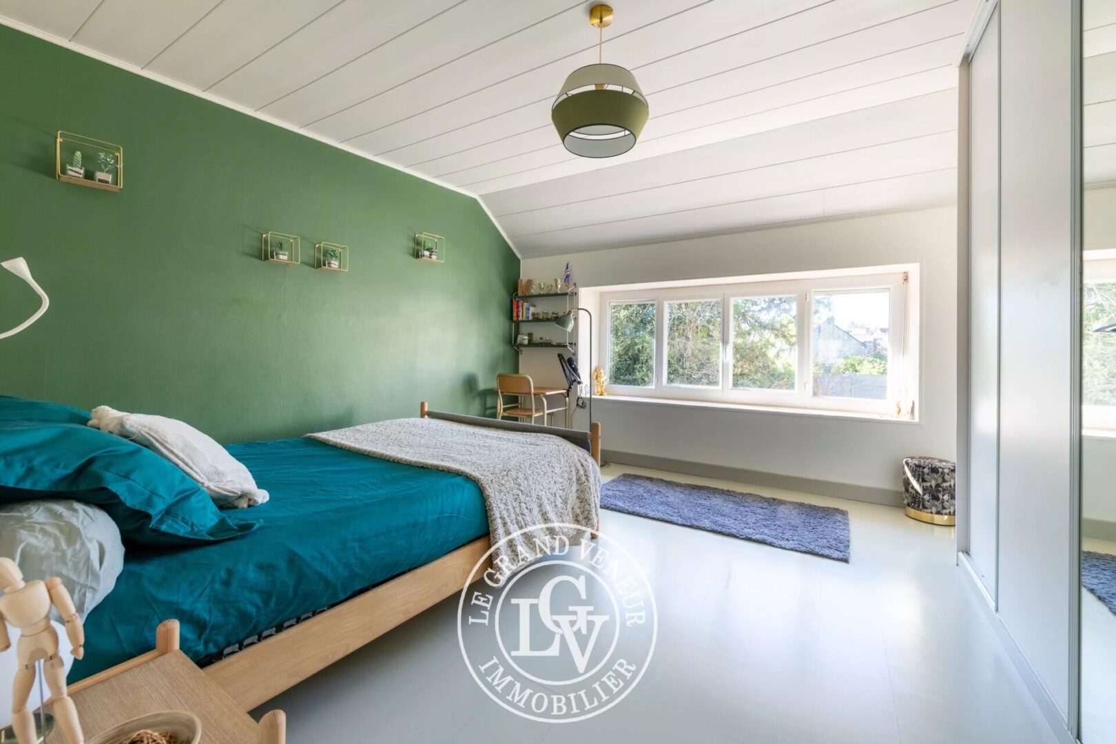 SAMOIS SUR SEINE – MAISON DE VILLAGE REPENSÉE EN STYLE « LOFT » DE 250 M²