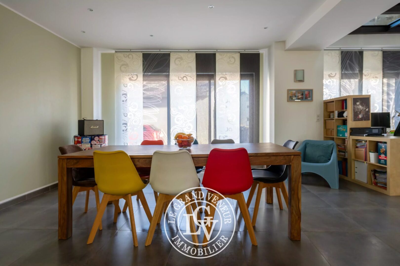 SAMOIS SUR SEINE – MAISON DE VILLAGE REPENSÉE EN STYLE « LOFT » DE 250 M²