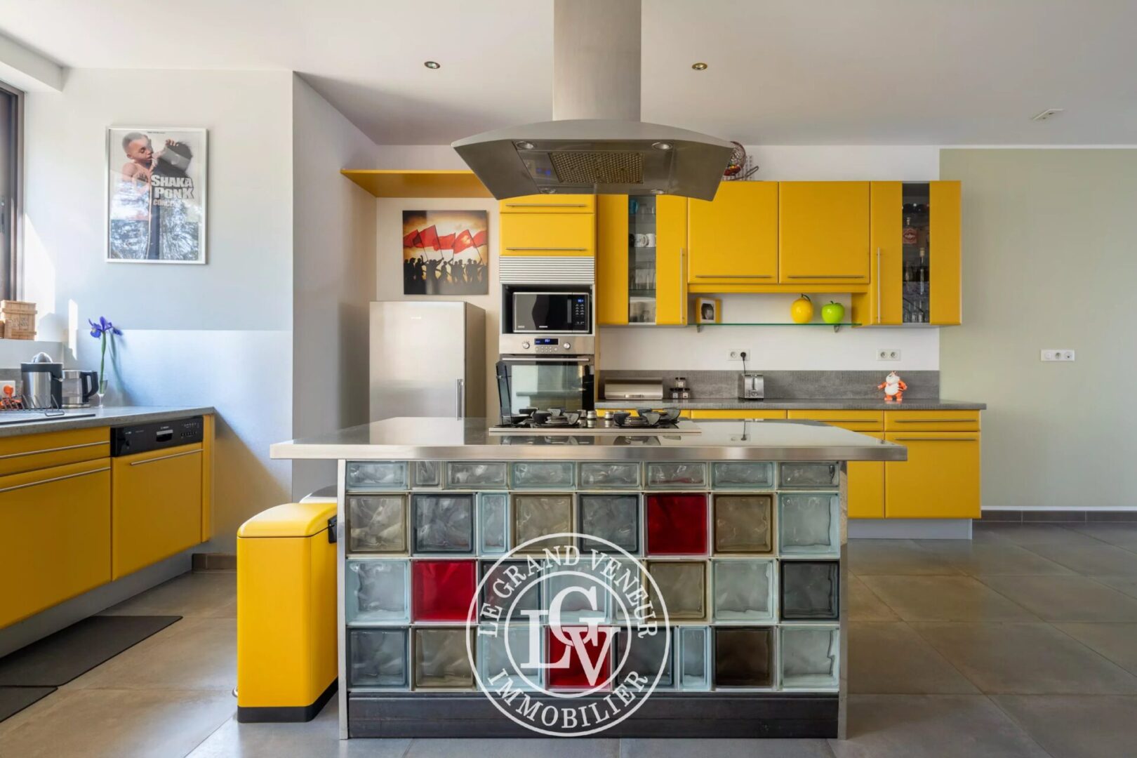 SAMOIS SUR SEINE – MAISON DE VILLAGE REPENSÉE EN STYLE « LOFT » DE 250 M²
