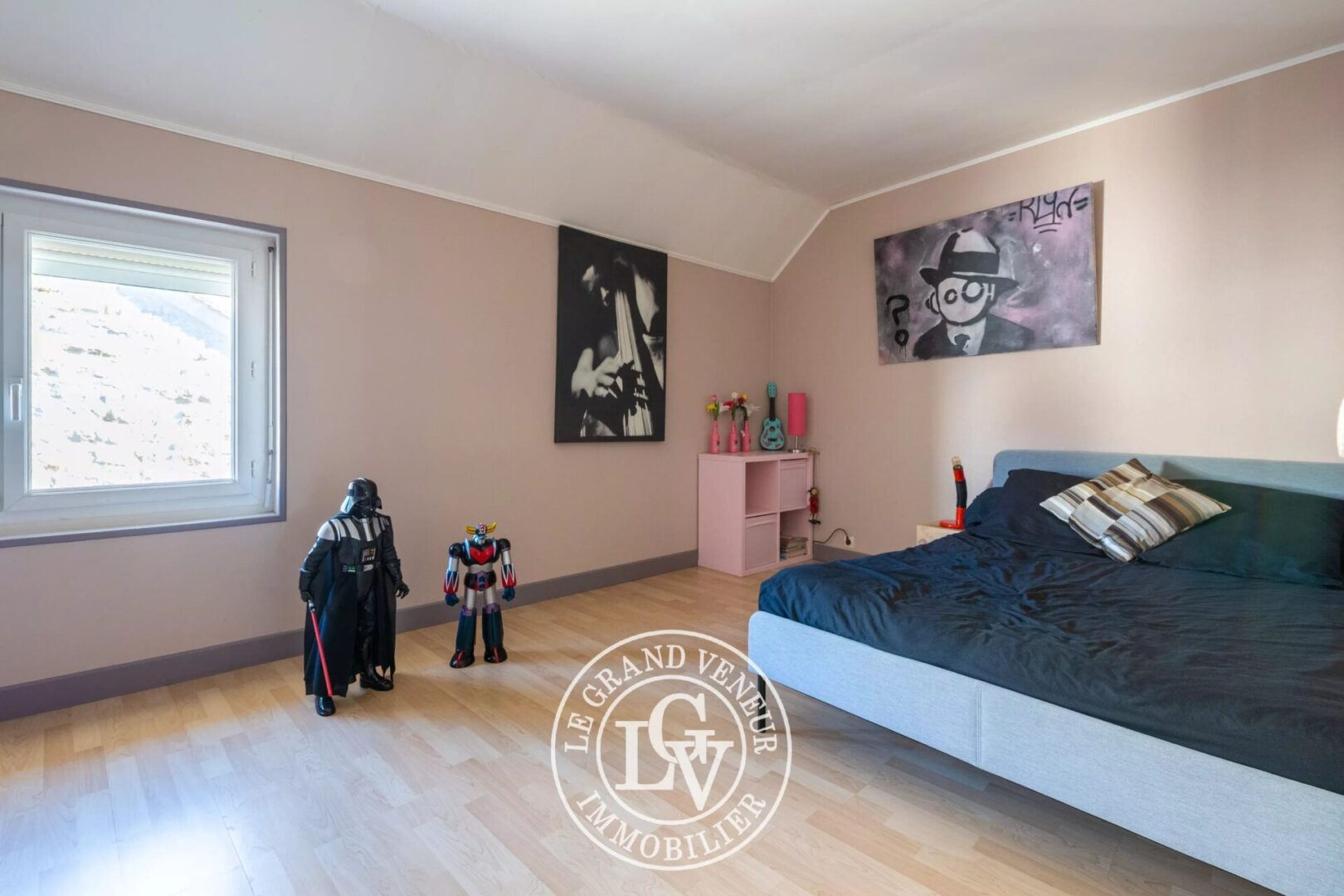 SAMOIS SUR SEINE – MAISON DE VILLAGE REPENSÉE EN STYLE « LOFT » DE 250 M²
