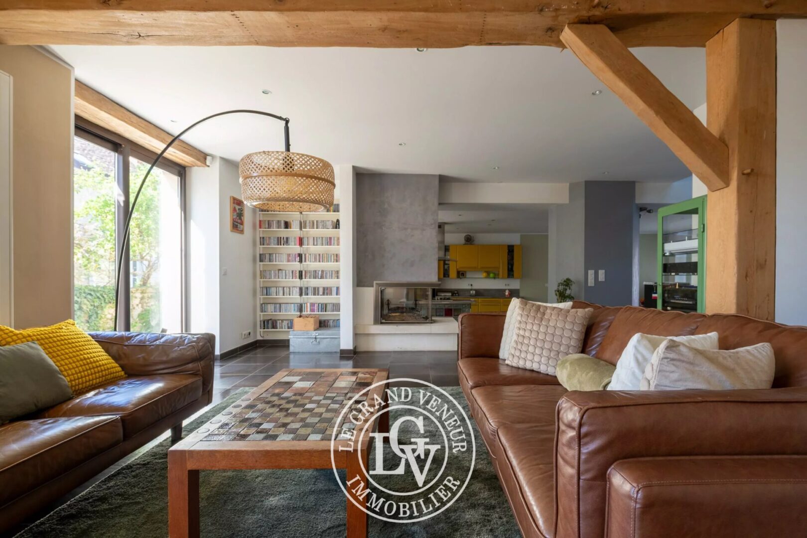 SAMOIS SUR SEINE – MAISON DE VILLAGE REPENSÉE EN STYLE « LOFT » DE 250 M²