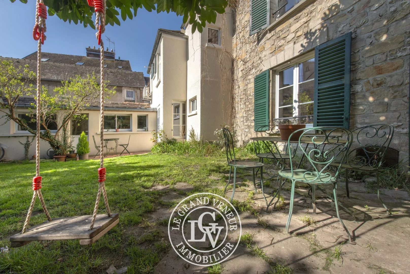 CENTRE VILLE FONTAINEBLEAU – MAISON DE CARACTÈRE AVEC JARDIN