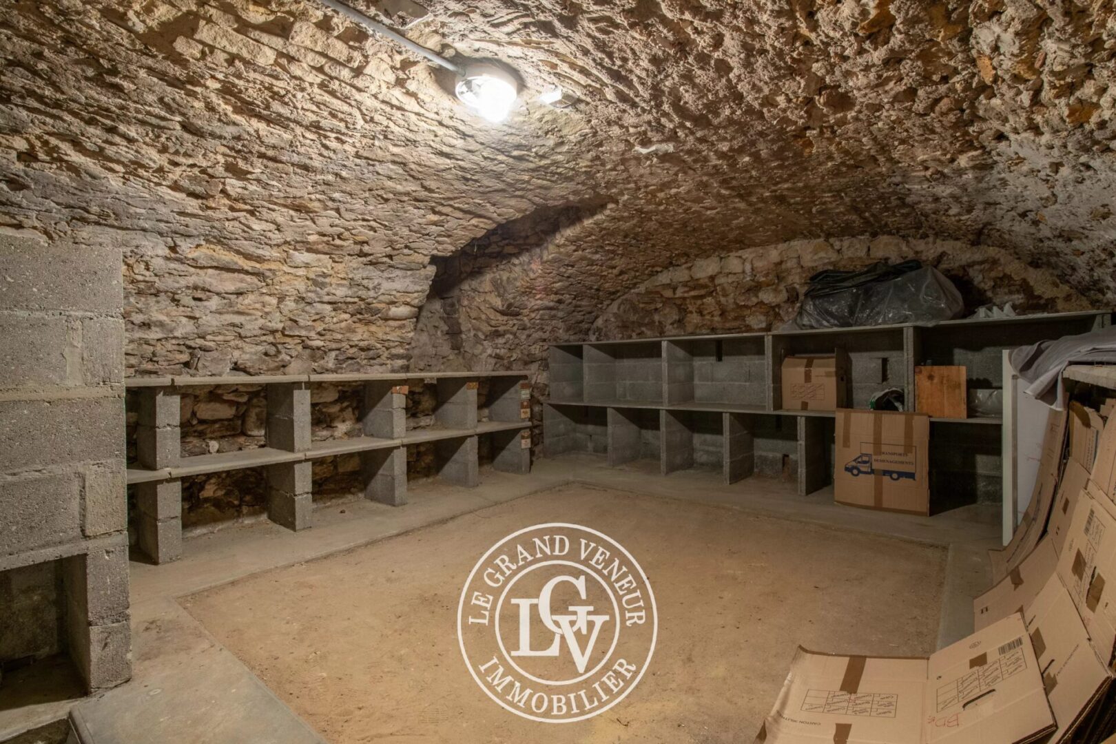 SAMOIS SUR SEINE – MAISON DE VILLAGE REPENSÉE EN STYLE « LOFT » DE 250 M²
