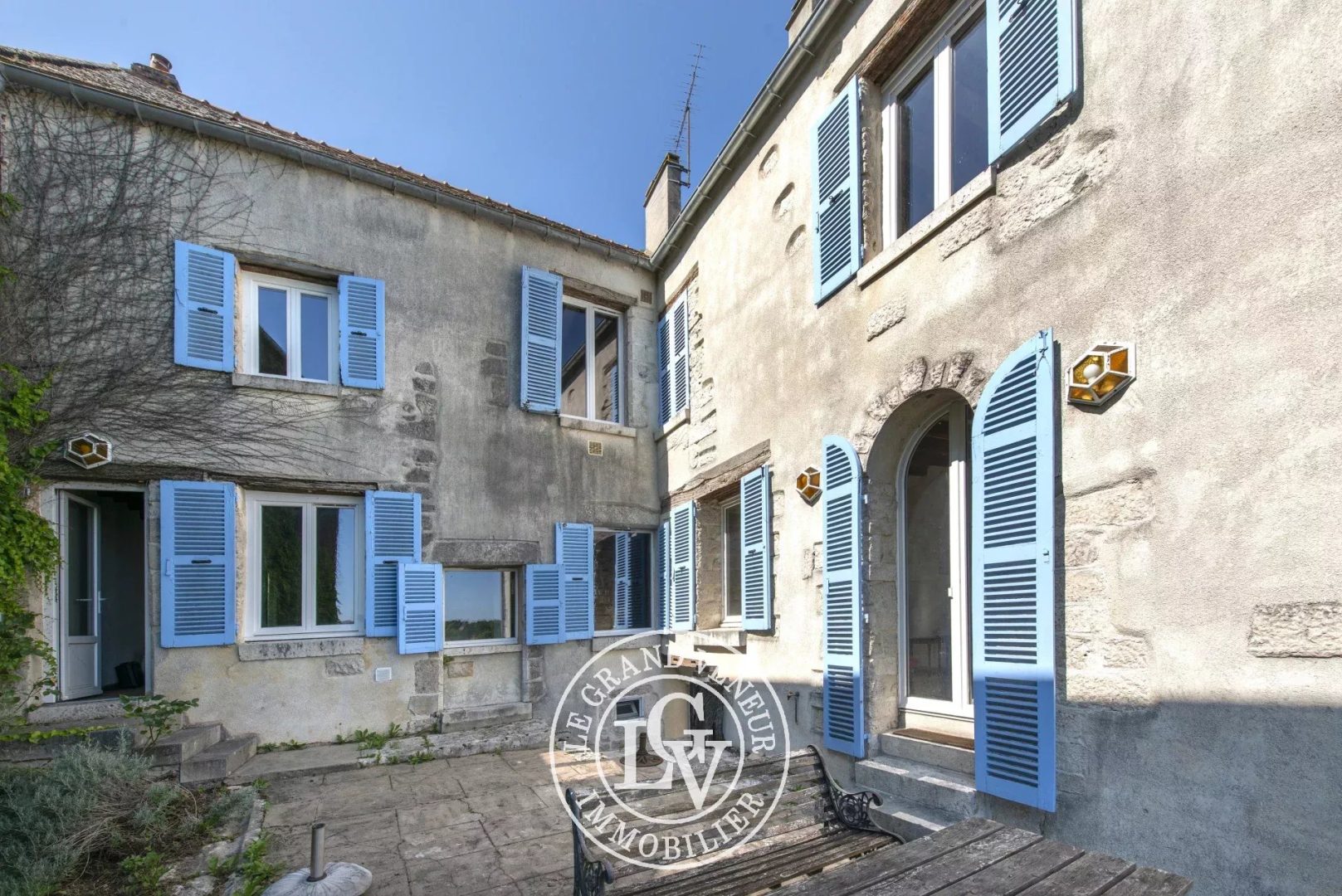 CHATEAU LANDON – 35 MIN SUD FONTAINEBLEAU – MAISON DE CARACTÈRE DE 168 M² AVEC VUE IMPRENABLE