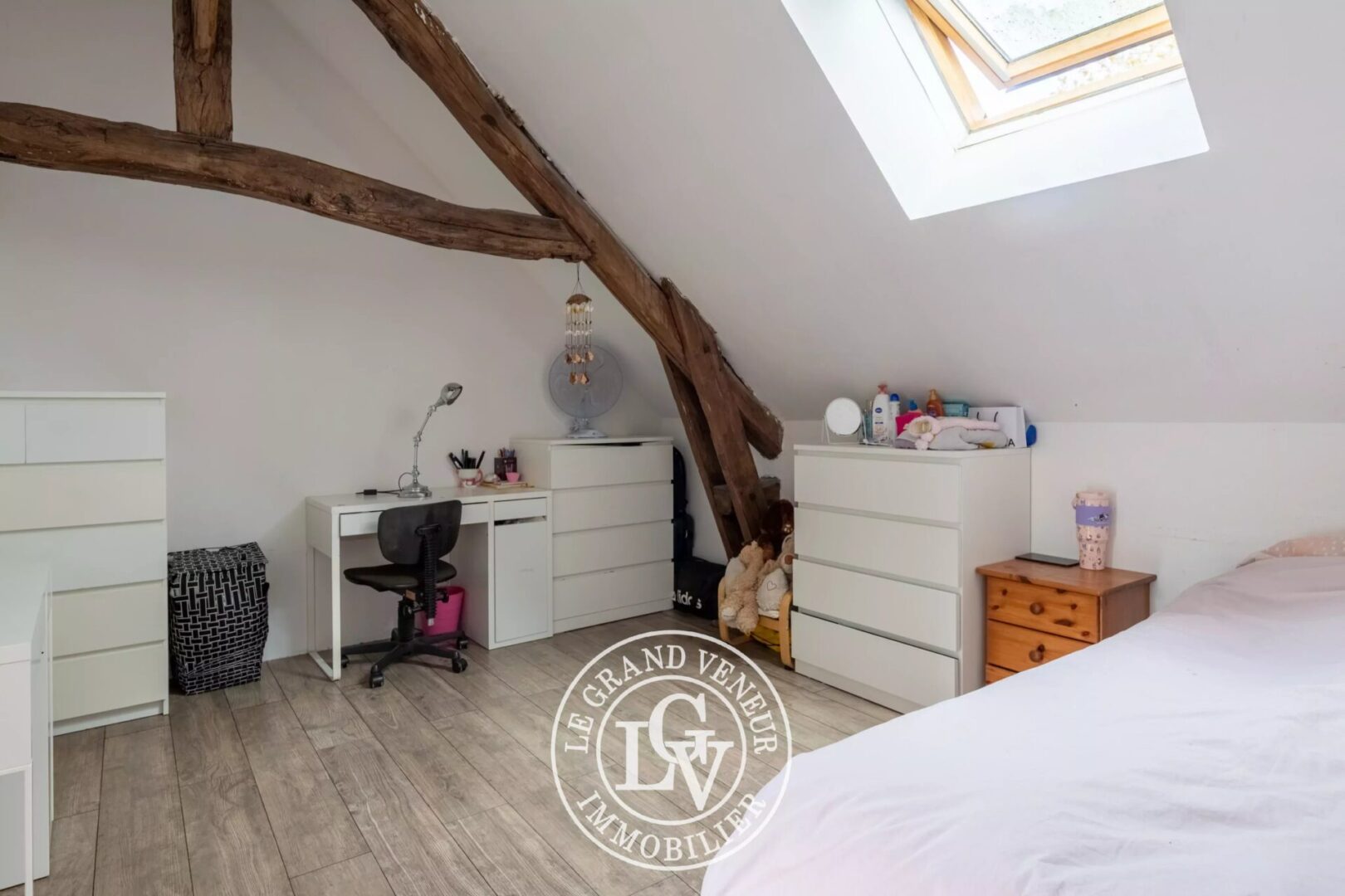 20 MIN DE NEMOURS – À BEAUMONT DU GATINAIS – PROPRIÉTÉ COMPRENANT DEUX LONGÈRES RÉNOVÉES – 8 CHAMBRES- 7 325 M² DE TERRAIN