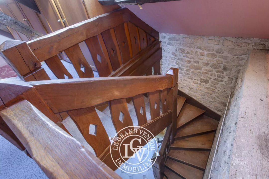 CHATEAU LANDON – 35 MIN SUD FONTAINEBLEAU – MAISON DE CARACTÈRE DE 168 M² AVEC VUE IMPRENABLE