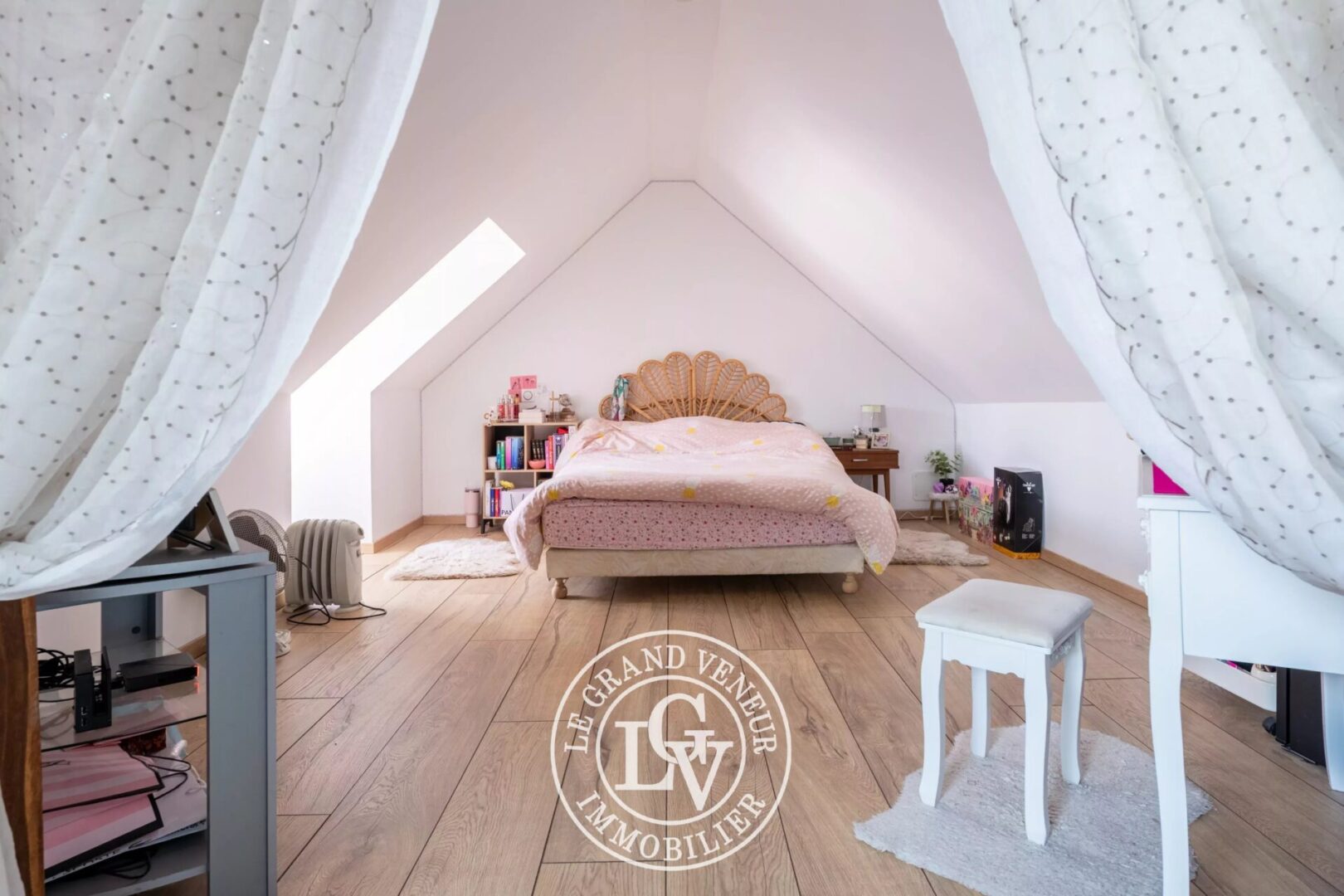 20 MIN DE NEMOURS – À BEAUMONT DU GATINAIS – PROPRIÉTÉ COMPRENANT DEUX LONGÈRES RÉNOVÉES – 8 CHAMBRES- 7 325 M² DE TERRAIN