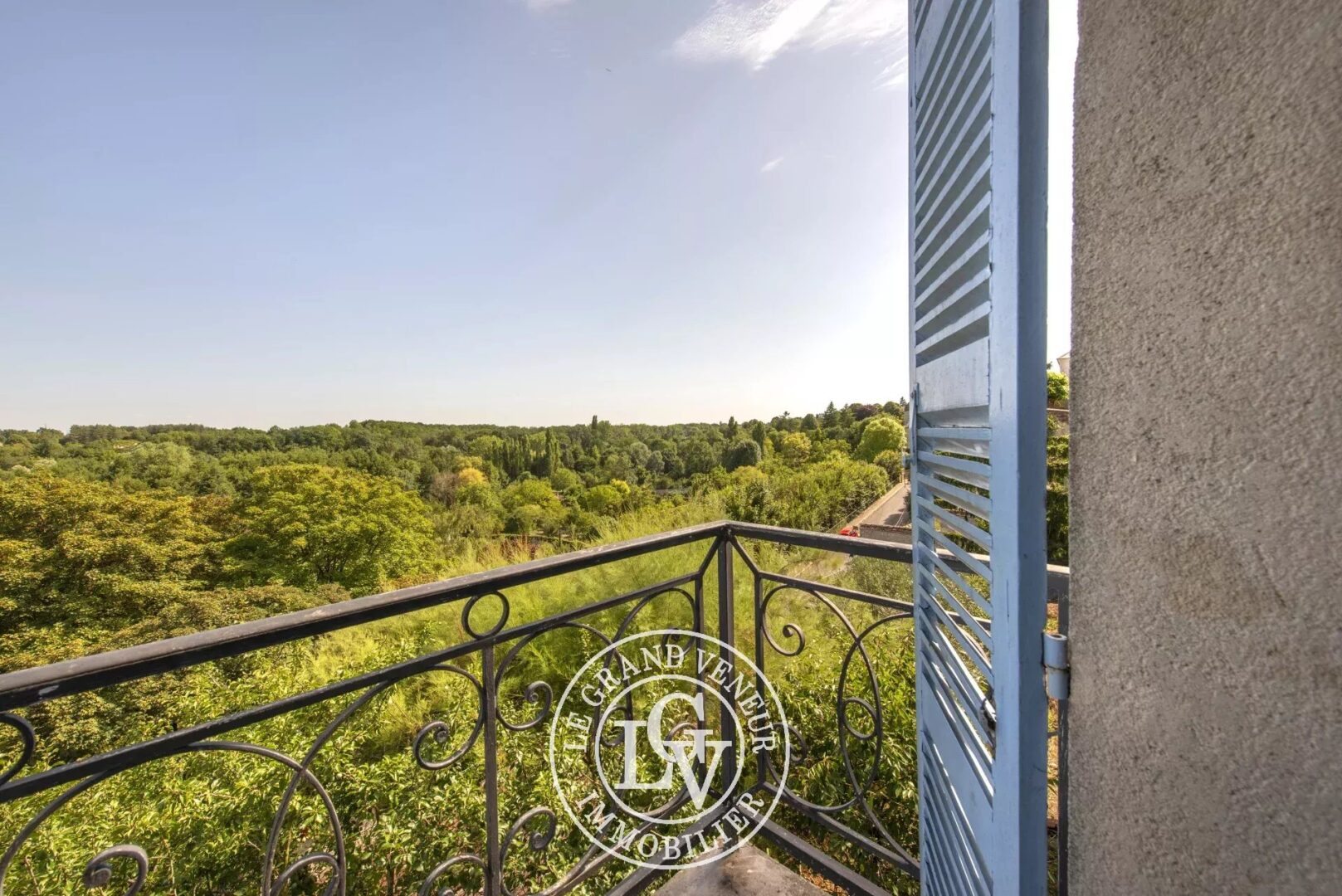 CHATEAU LANDON – 35 MIN SUD FONTAINEBLEAU – MAISON DE CARACTÈRE DE 168 M² AVEC VUE IMPRENABLE
