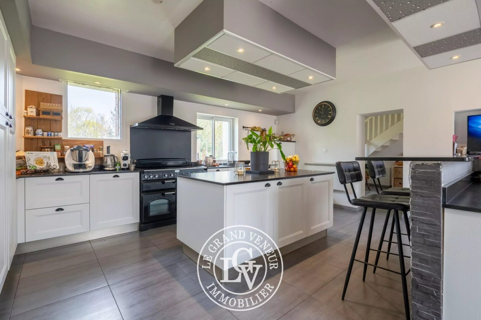 20 MIN DE NEMOURS – À BEAUMONT DU GATINAIS – PROPRIÉTÉ COMPRENANT DEUX LONGÈRES RÉNOVÉES – 8 CHAMBRES- 7 325 M² DE TERRAIN