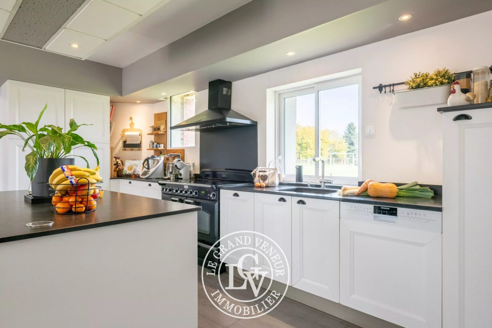 20 MIN DE NEMOURS – À BEAUMONT DU GATINAIS – PROPRIÉTÉ COMPRENANT DEUX LONGÈRES RÉNOVÉES – 8 CHAMBRES- 7 325 M² DE TERRAIN