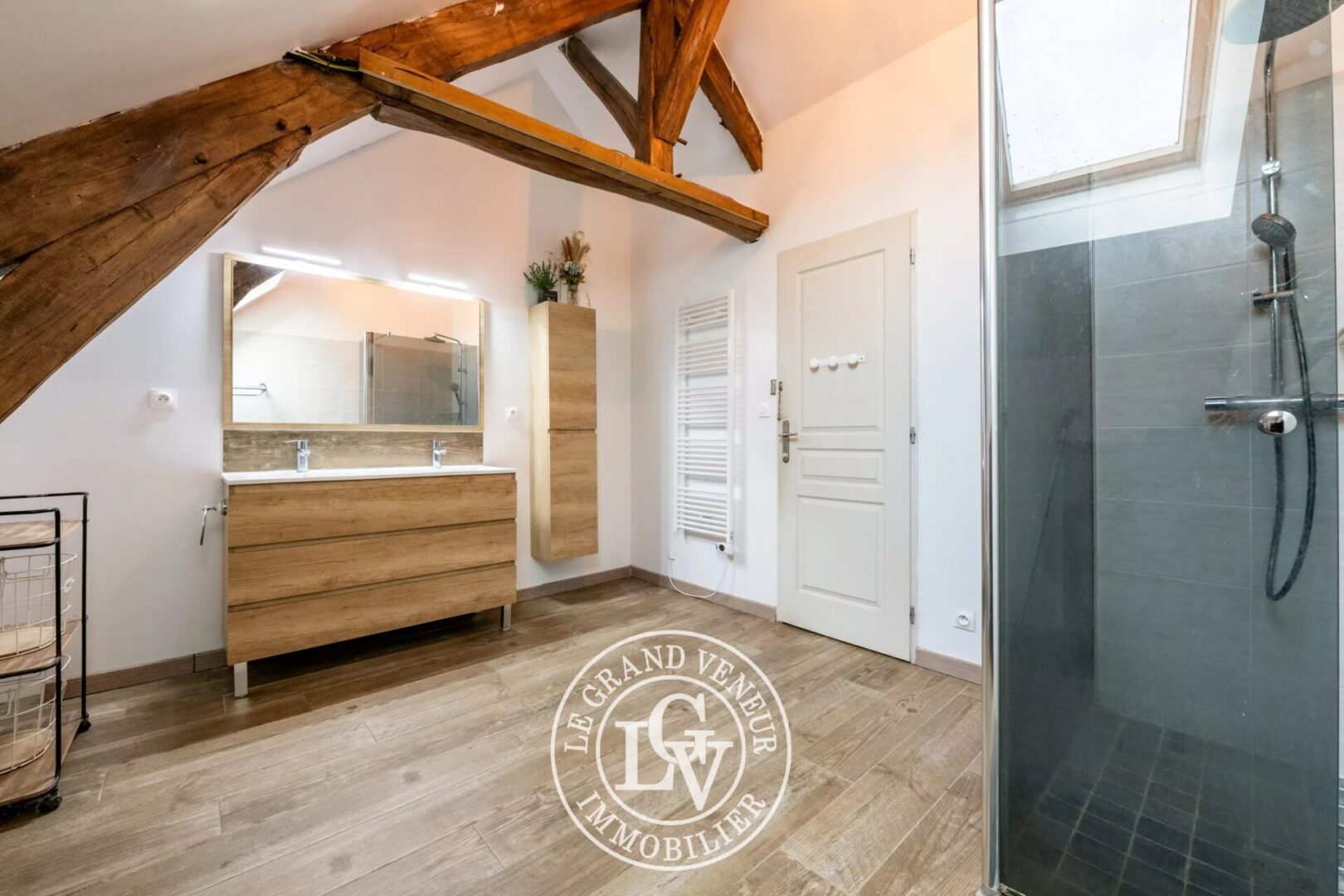 20 MIN DE NEMOURS – À BEAUMONT DU GATINAIS – PROPRIÉTÉ COMPRENANT DEUX LONGÈRES RÉNOVÉES – 8 CHAMBRES- 7 325 M² DE TERRAIN