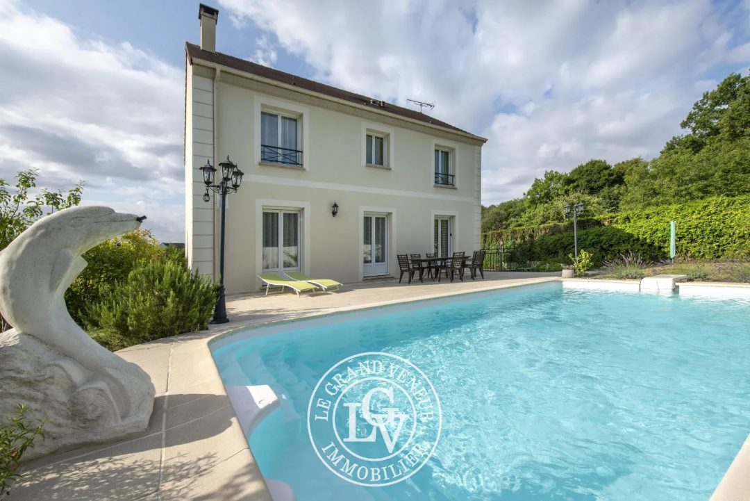 MORET SUR LOING – MAISON FAMILIALE,  SOUS SOL TOTAL AVEC PISCINE