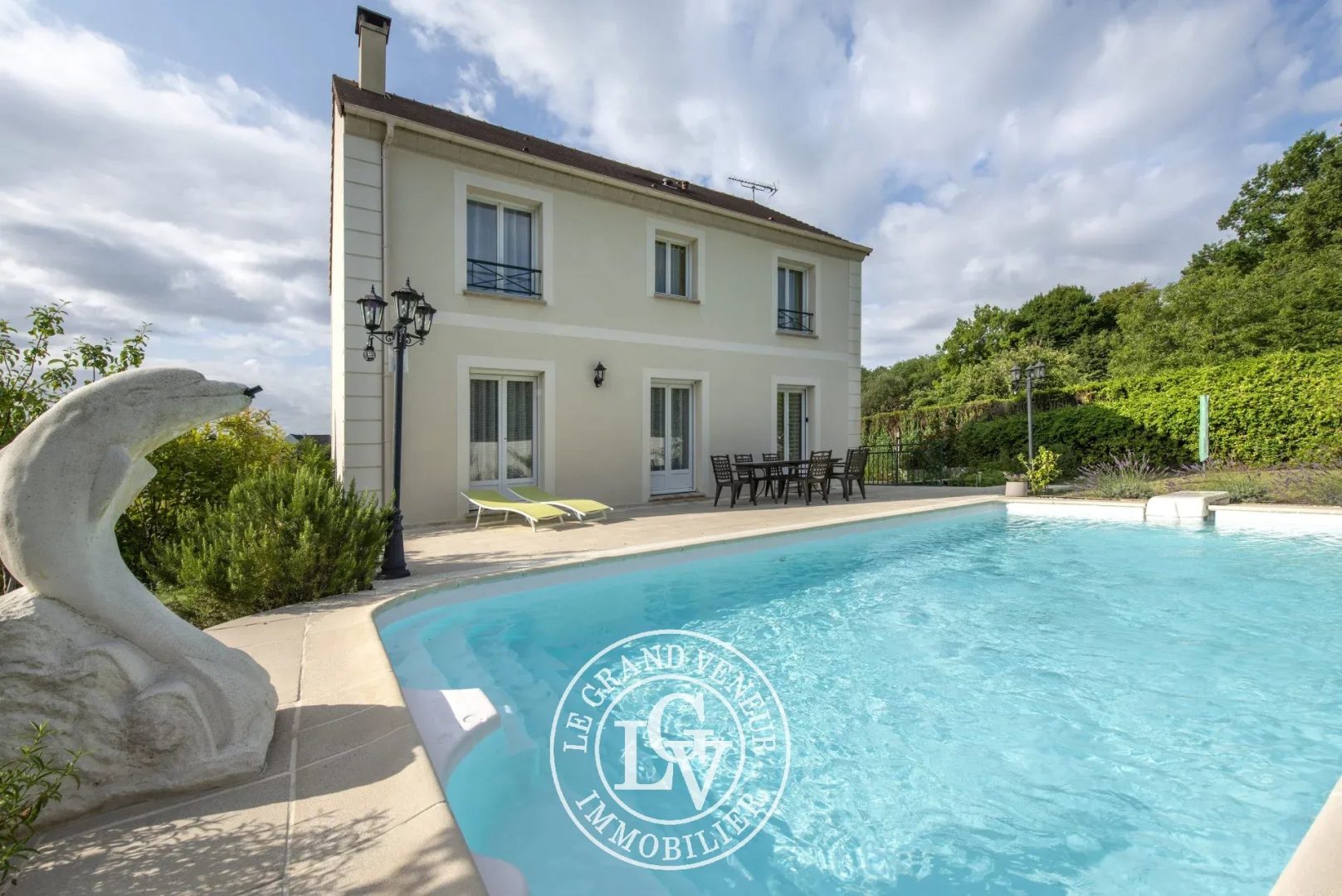 MORET SUR LOING – MAISON FAMILIALE, SOUS SOL TOTAL AVEC PISCINE