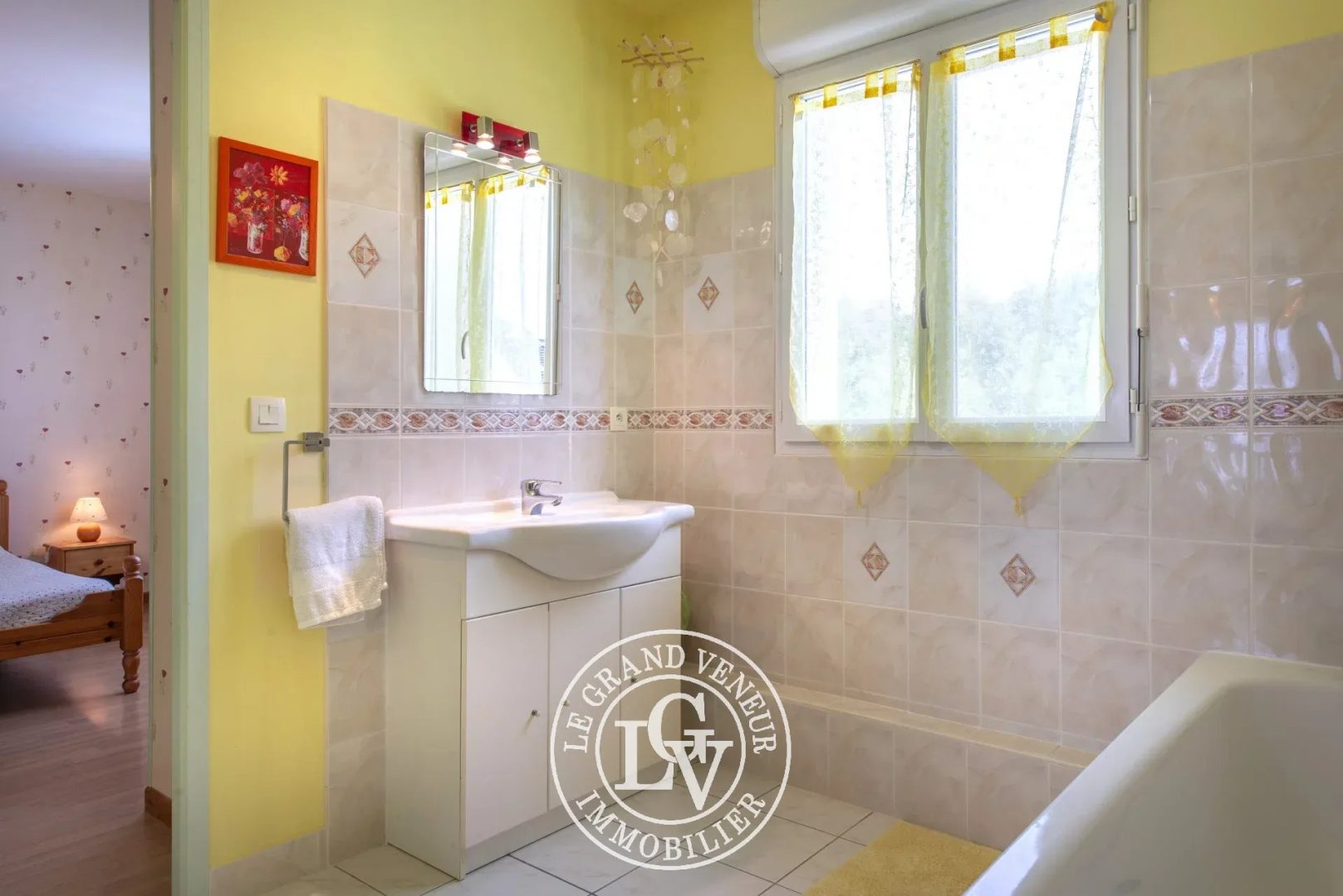 MORET SUR LOING – MAISON FAMILIALE, SOUS SOL TOTAL AVEC PISCINE