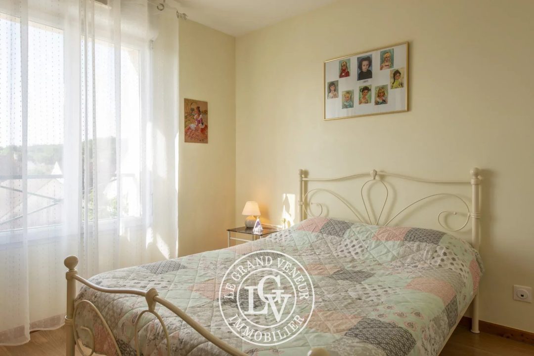 MORET SUR LOING – MAISON FAMILIALE,  SOUS SOL TOTAL AVEC PISCINE