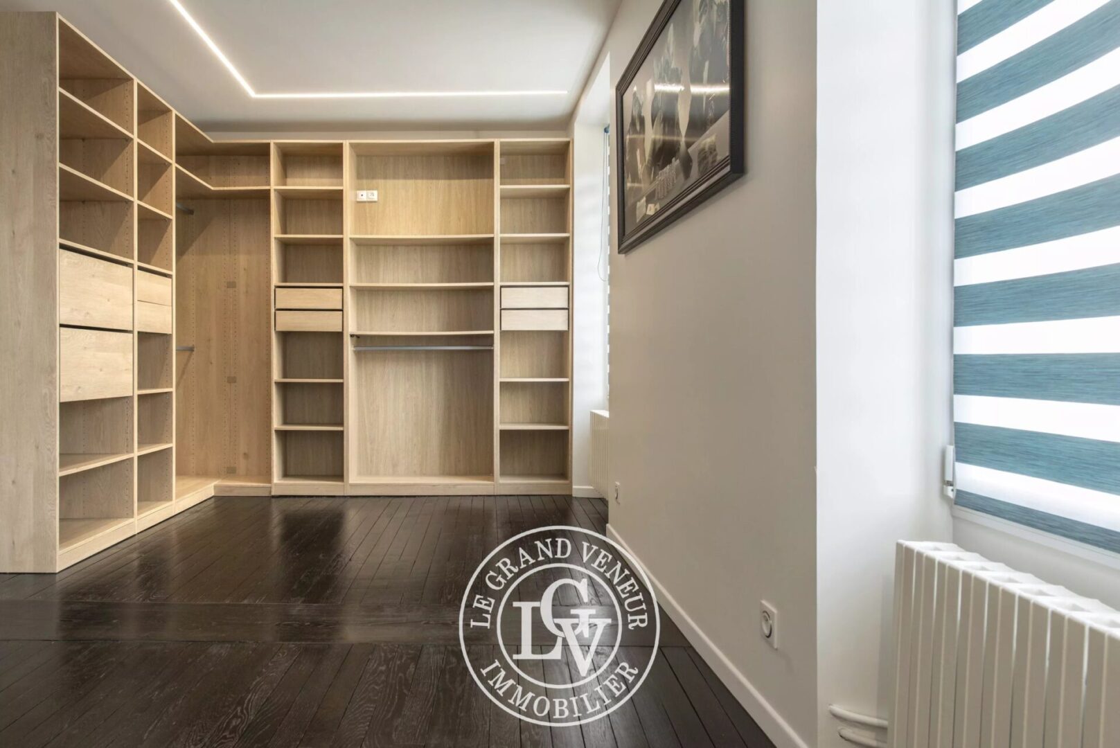 FONTAINEBLEAU – APPARTEMENT SPACIEUX DE 182 M² AVEC PATIO