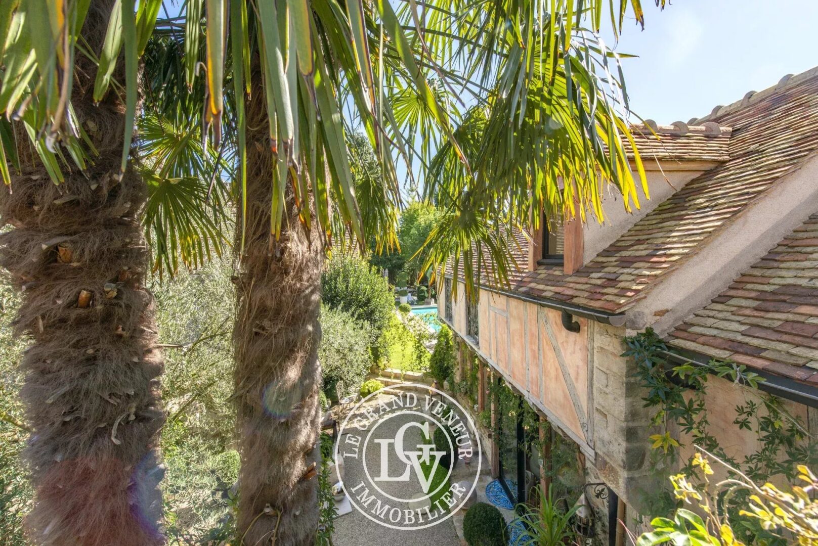 4 MIN DE BARBIZON – À PERTHES-EN-GÂTINAIS – AUTHENTIQUE PROPRIÉTÉ TRADITIONNELLE RÉNOVÉE DE 5 CHAMBRES ET DÉPENDANCE- PISCINE- JARDIN CLOS ET PAYSAGER