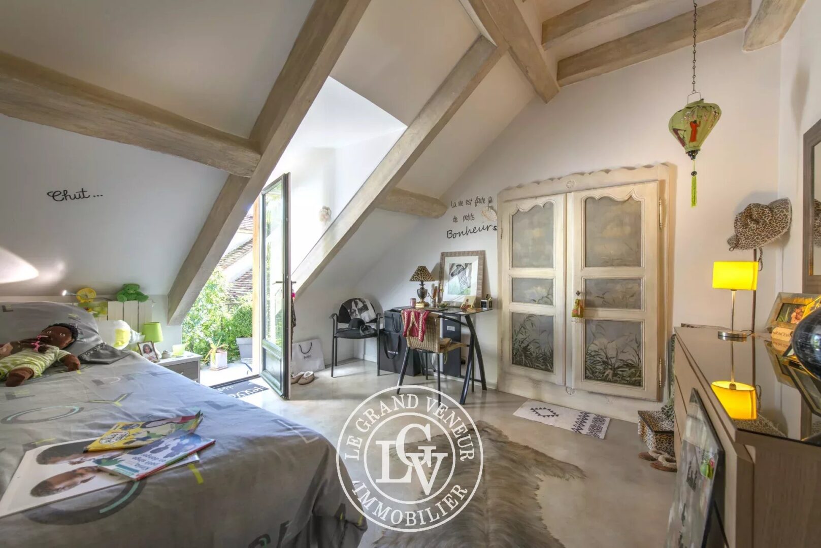 4 MIN DE BARBIZON – À PERTHES-EN-GÂTINAIS – AUTHENTIQUE PROPRIÉTÉ TRADITIONNELLE RÉNOVÉE DE 5 CHAMBRES ET DÉPENDANCE- PISCINE- JARDIN CLOS ET PAYSAGER