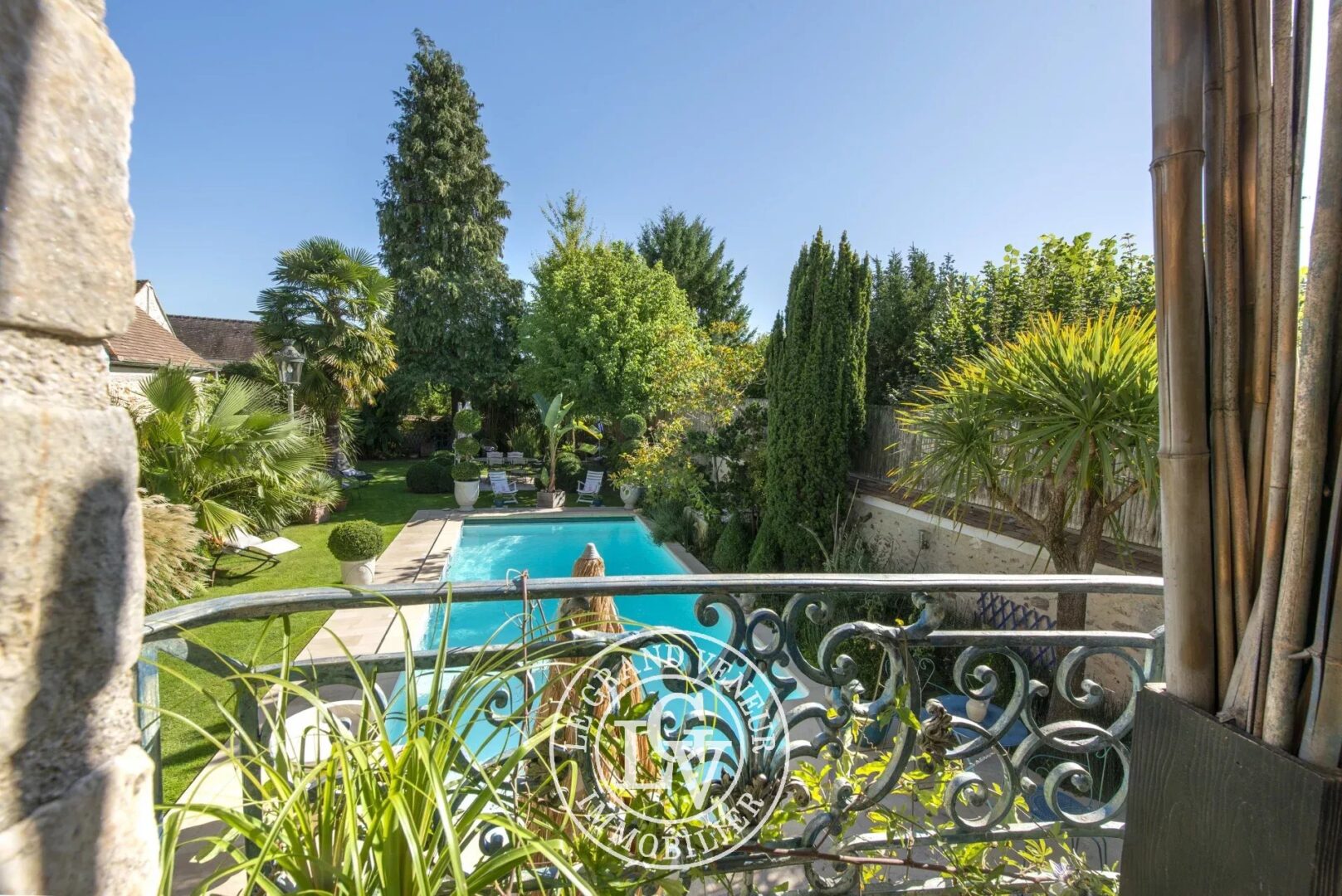 4 MIN DE BARBIZON – À PERTHES-EN-GÂTINAIS – AUTHENTIQUE PROPRIÉTÉ TRADITIONNELLE RÉNOVÉE DE 5 CHAMBRES ET DÉPENDANCE- PISCINE- JARDIN CLOS ET PAYSAGER