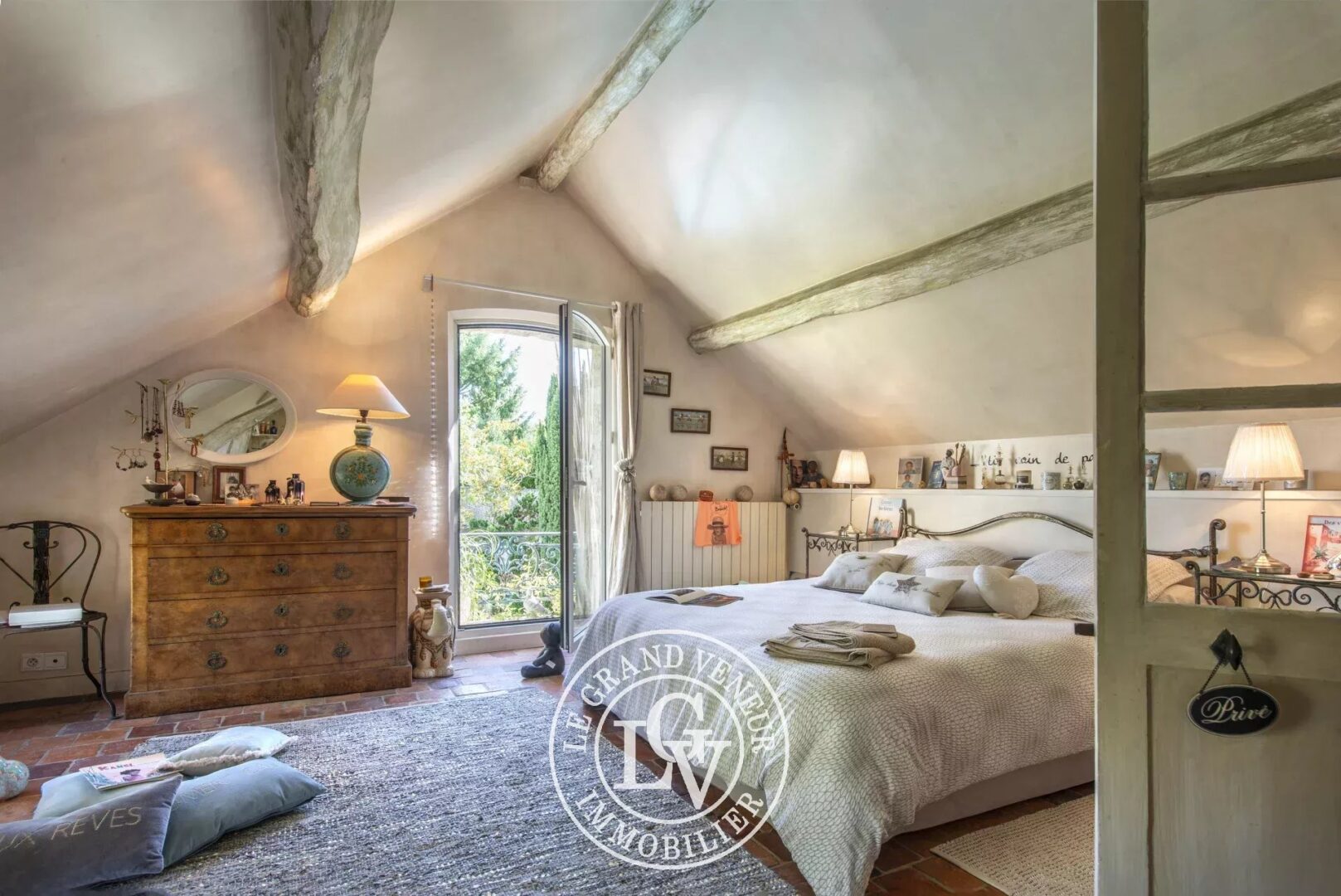 4 MIN DE BARBIZON – À PERTHES-EN-GÂTINAIS – AUTHENTIQUE PROPRIÉTÉ TRADITIONNELLE RÉNOVÉE DE 5 CHAMBRES ET DÉPENDANCE- PISCINE- JARDIN CLOS ET PAYSAGER