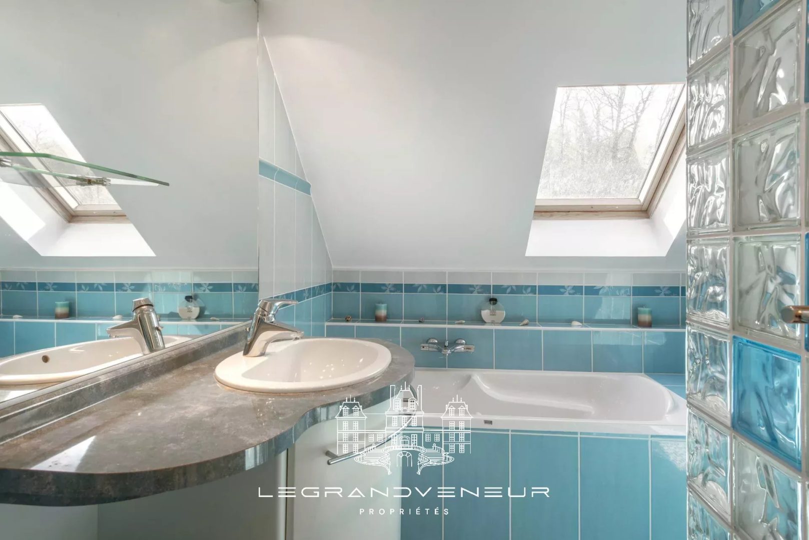 À 4KM DE NEMOURS- À ORMESSON – VILLA CONTEMPORAINE DE 260M² – 6 CHAMBRES – SOUS SOL TOTAL – PISCINE ET JARDIN PAYSAGER DE 3947M²