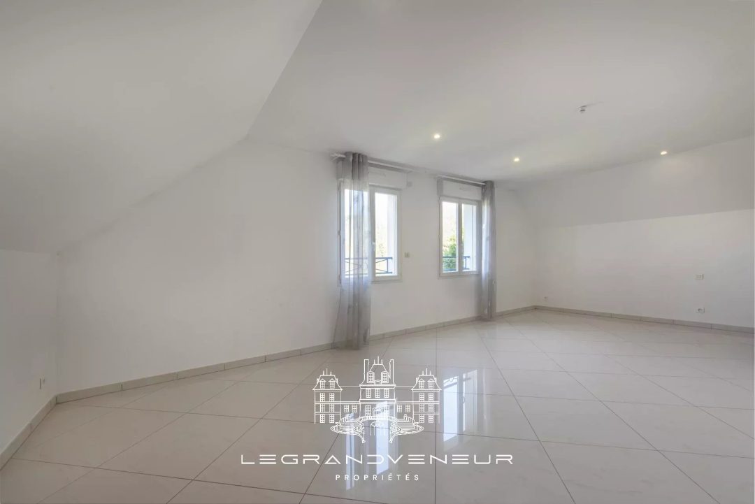 À 4KM DE NEMOURS- À ORMESSON – VILLA CONTEMPORAINE DE 260M² – 6 CHAMBRES – SOUS SOL TOTAL – PISCINE ET JARDIN PAYSAGER DE 3947M²