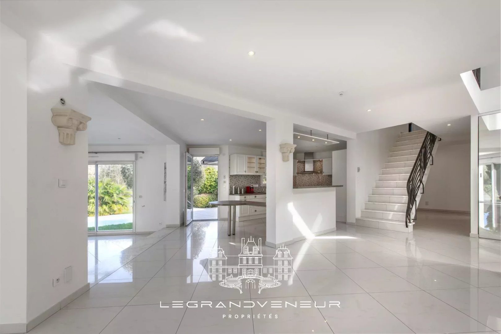 À 4KM DE NEMOURS- À ORMESSON – VILLA CONTEMPORAINE DE 260M² – 6 CHAMBRES – SOUS SOL TOTAL – PISCINE ET JARDIN PAYSAGER DE 3947M²