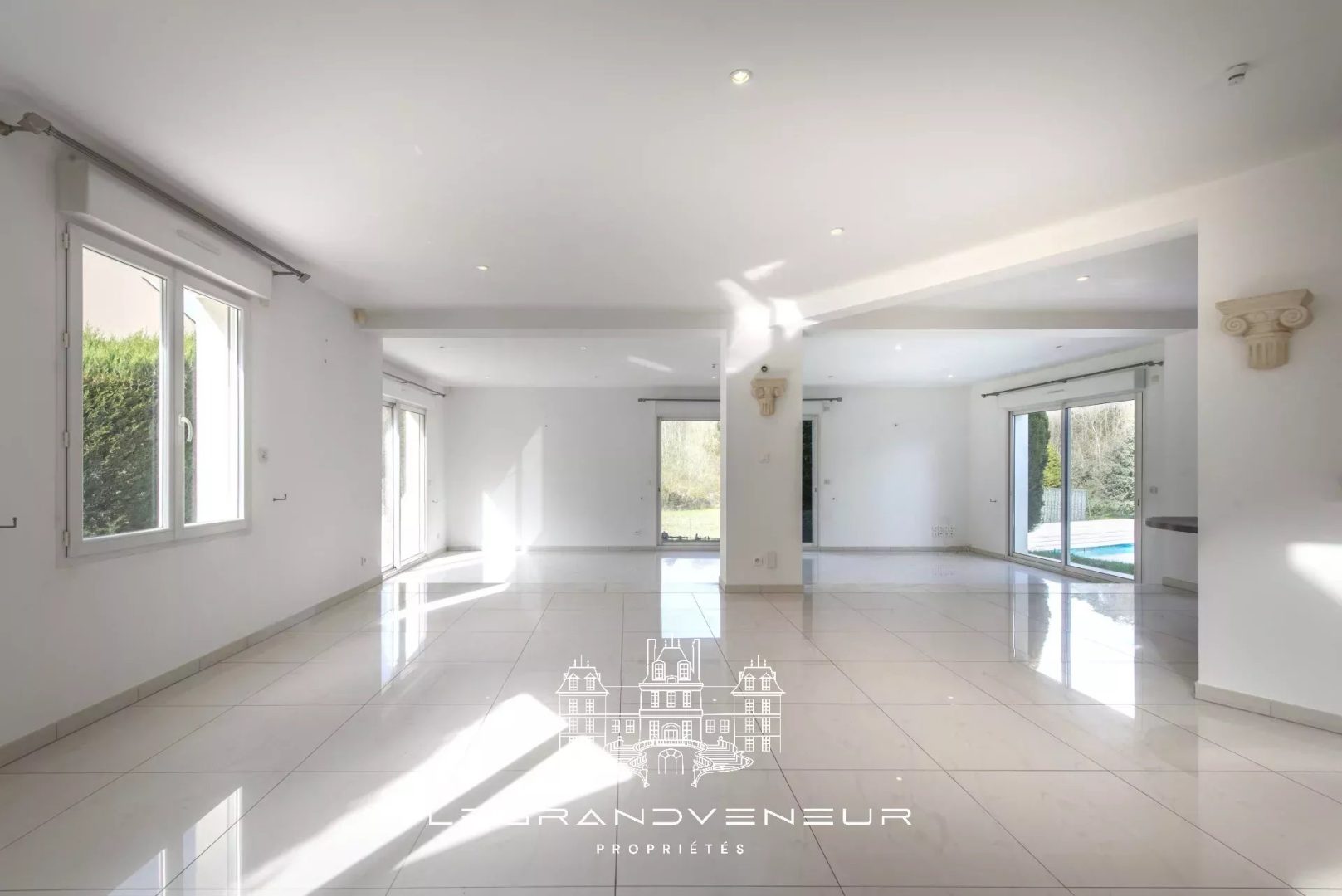 À 4KM DE NEMOURS- À ORMESSON – VILLA CONTEMPORAINE DE 260M² – 6 CHAMBRES – SOUS SOL TOTAL – PISCINE ET JARDIN PAYSAGER DE 3947M²