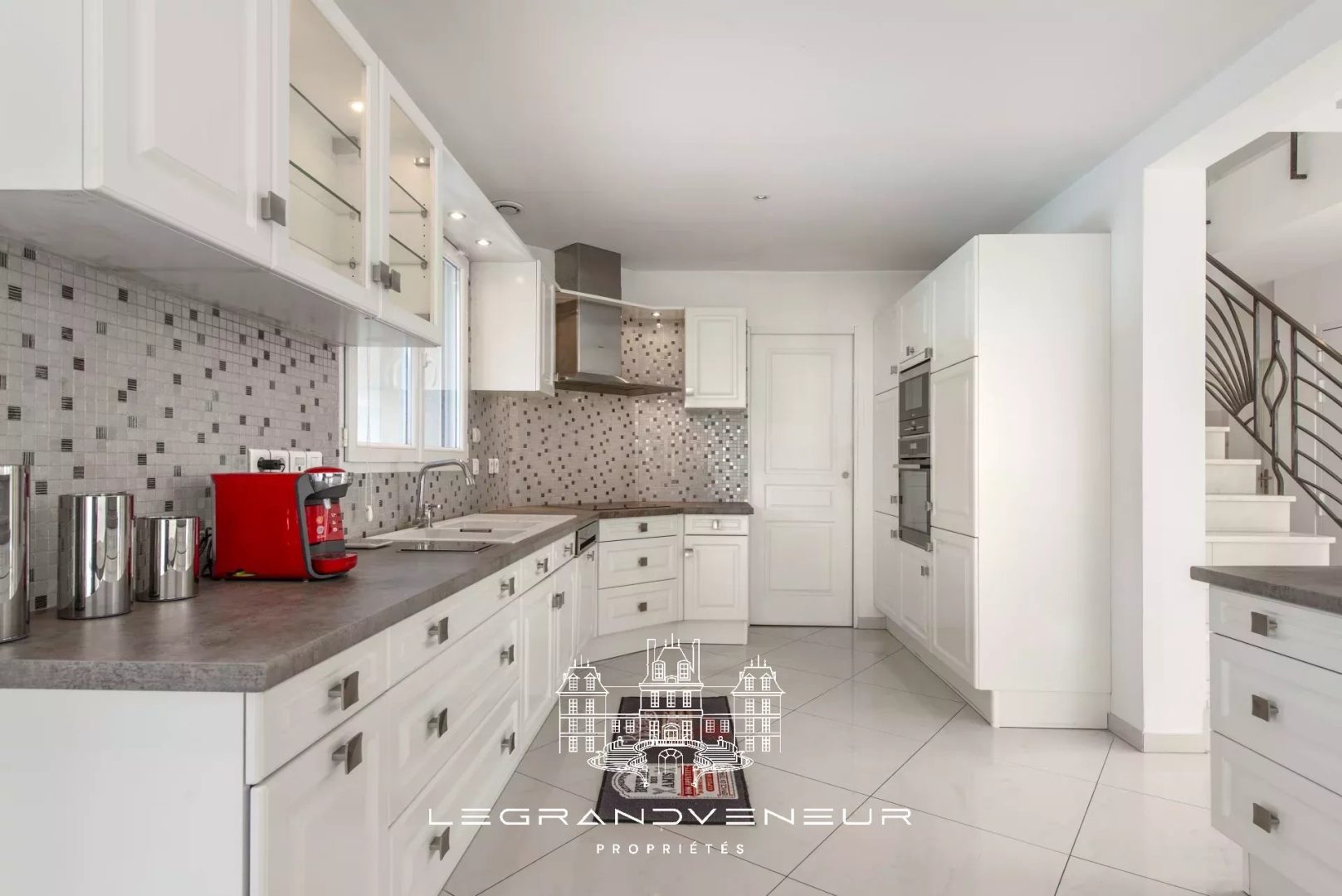 À 4KM DE NEMOURS- À ORMESSON – VILLA CONTEMPORAINE DE 260M² – 6 CHAMBRES – SOUS SOL TOTAL – PISCINE ET JARDIN PAYSAGER DE 3947M²