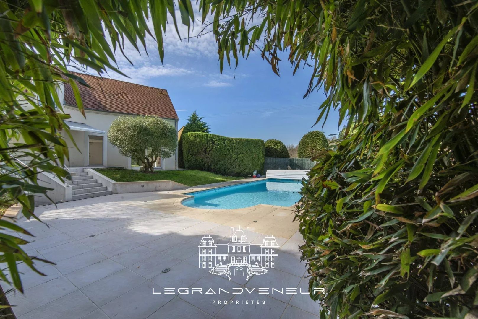 À 4KM DE NEMOURS- À ORMESSON – VILLA CONTEMPORAINE DE 260M² – 6 CHAMBRES – SOUS SOL TOTAL – PISCINE ET JARDIN PAYSAGER DE 3947M²