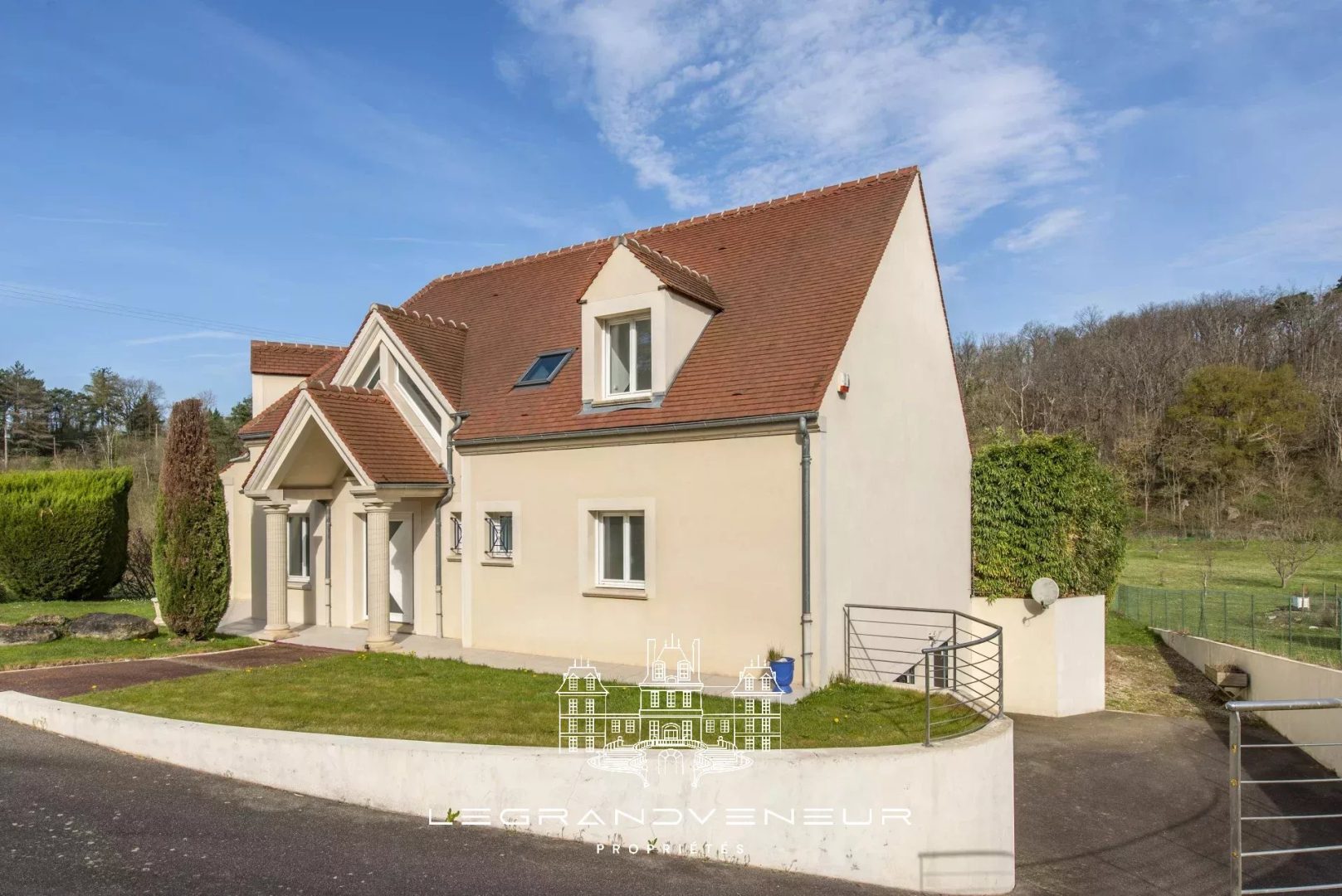 À 4KM DE NEMOURS- À ORMESSON – VILLA CONTEMPORAINE DE 260M² – 6 CHAMBRES – SOUS SOL TOTAL – PISCINE ET JARDIN PAYSAGER DE 3947M²