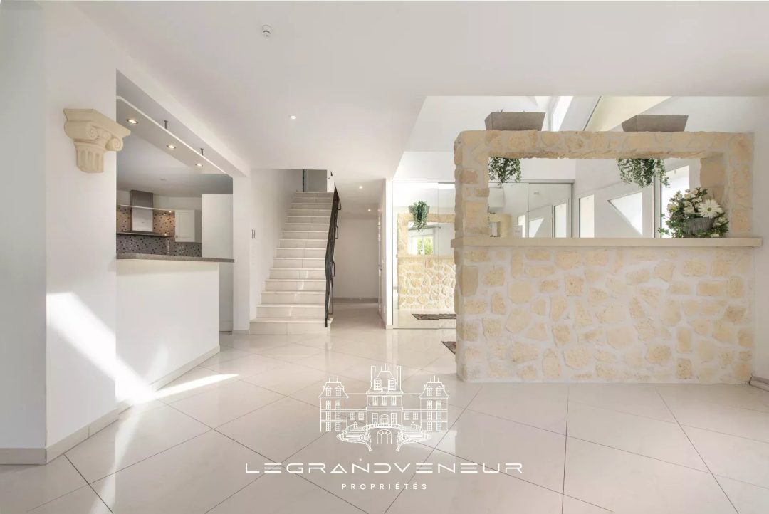 À 4KM DE NEMOURS- À ORMESSON – VILLA CONTEMPORAINE DE 260M² – 6 CHAMBRES – SOUS SOL TOTAL – PISCINE ET JARDIN PAYSAGER DE 3947M²