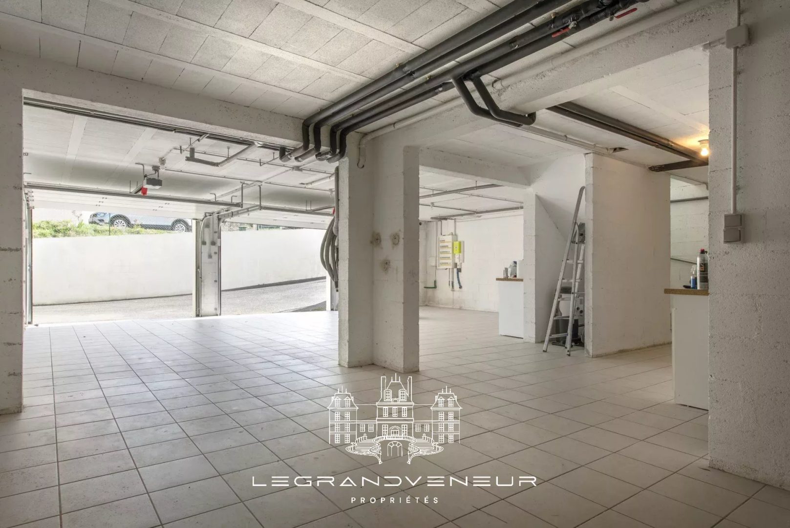 À 4KM DE NEMOURS- À ORMESSON – VILLA CONTEMPORAINE DE 260M² – 6 CHAMBRES – SOUS SOL TOTAL – PISCINE ET JARDIN PAYSAGER DE 3947M²